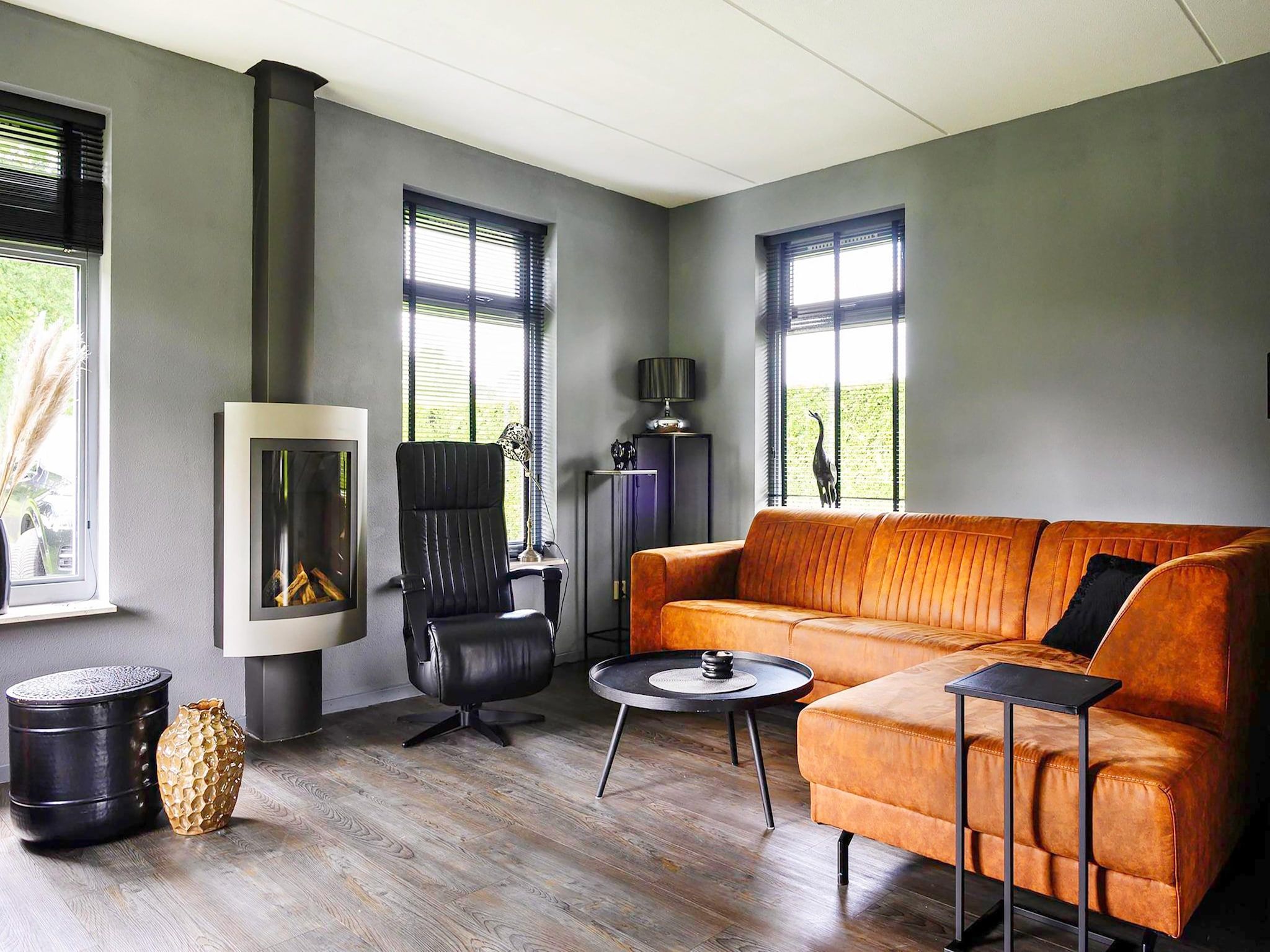 De woonkamer van 6 pers. Vosseberghuis Prestige met buitenspa in Vlagtwedde