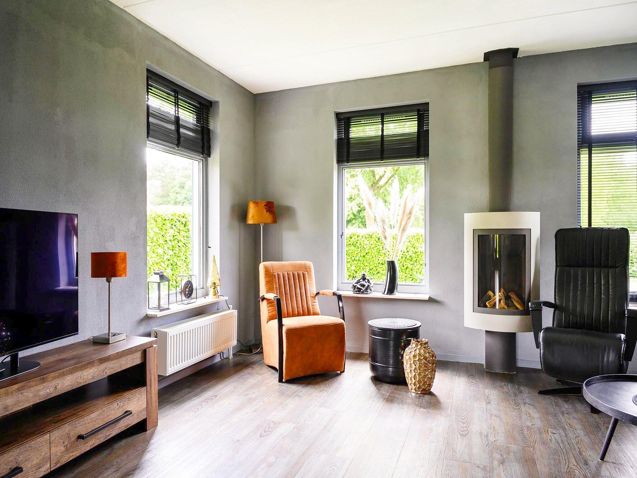 De woonkamer van 6 pers. Vosseberghuis Prestige met buitenspa in Vlagtwedde