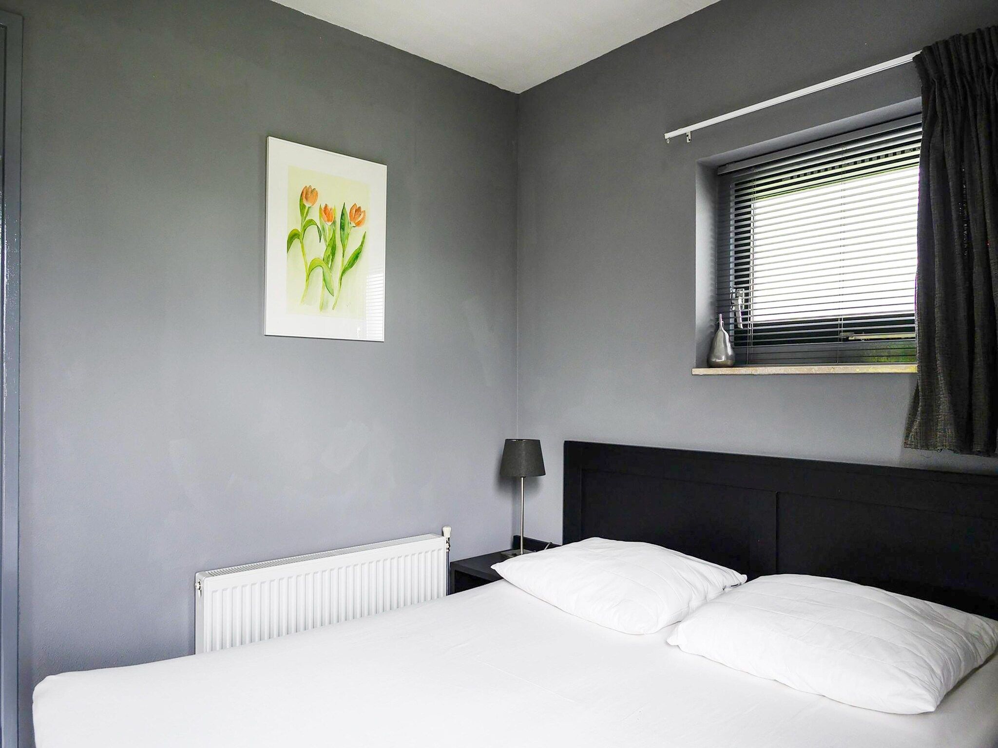 Een slaapkamer van 6 pers. Vosseberghuis Prestige met buitenspa in Vlagtwedde