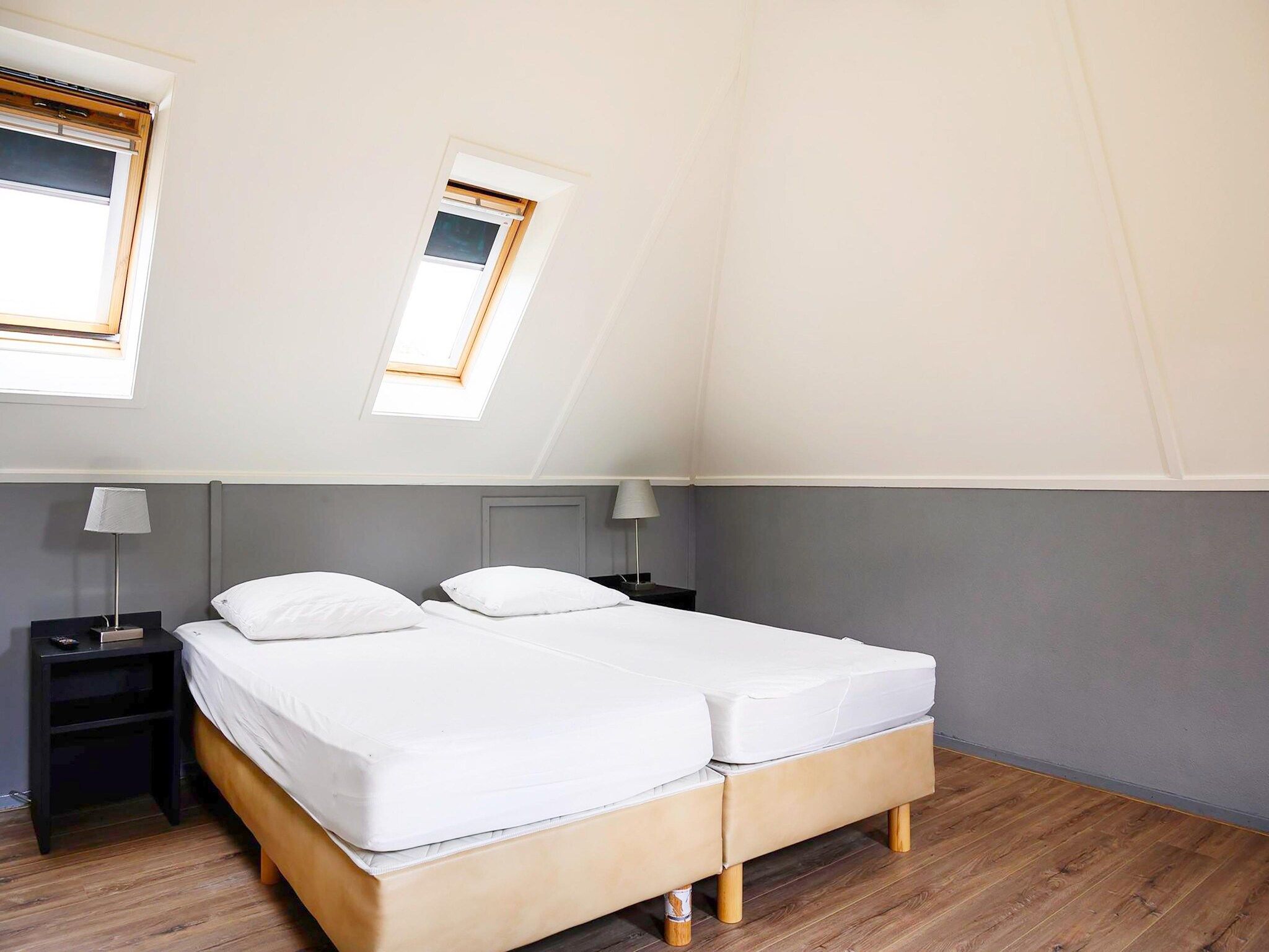 Een slaapkamer van 6 pers. Vosseberghuis Prestige met buitenspa in Vlagtwedde