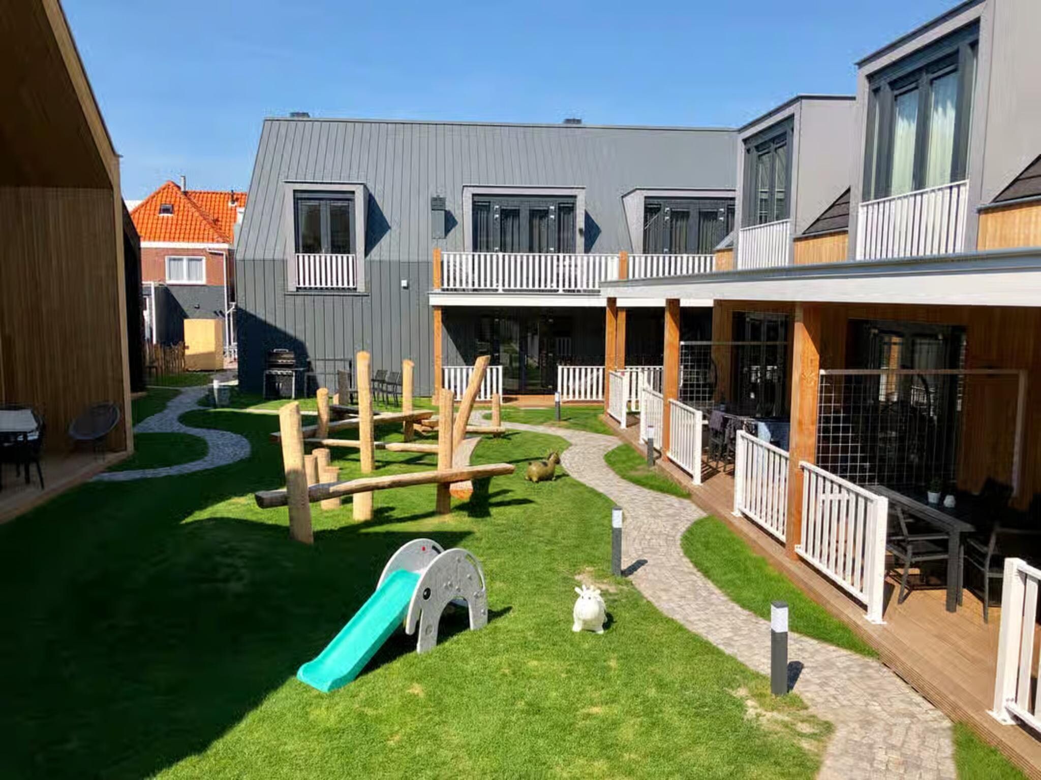 De tuin van Plein 40 Lodge 6 in Zoutelande