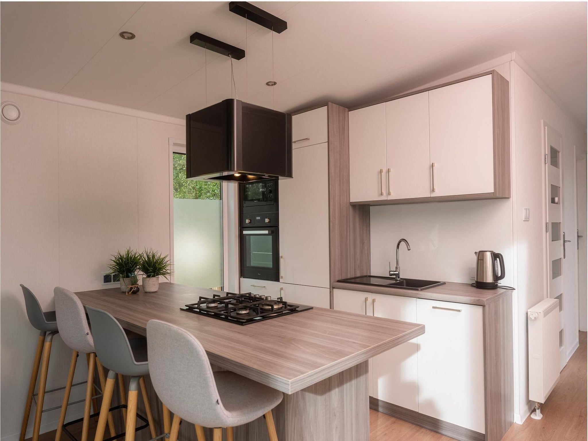 De eetkamer van Tiny Cabin with Hottub I 4 people in Rijssen