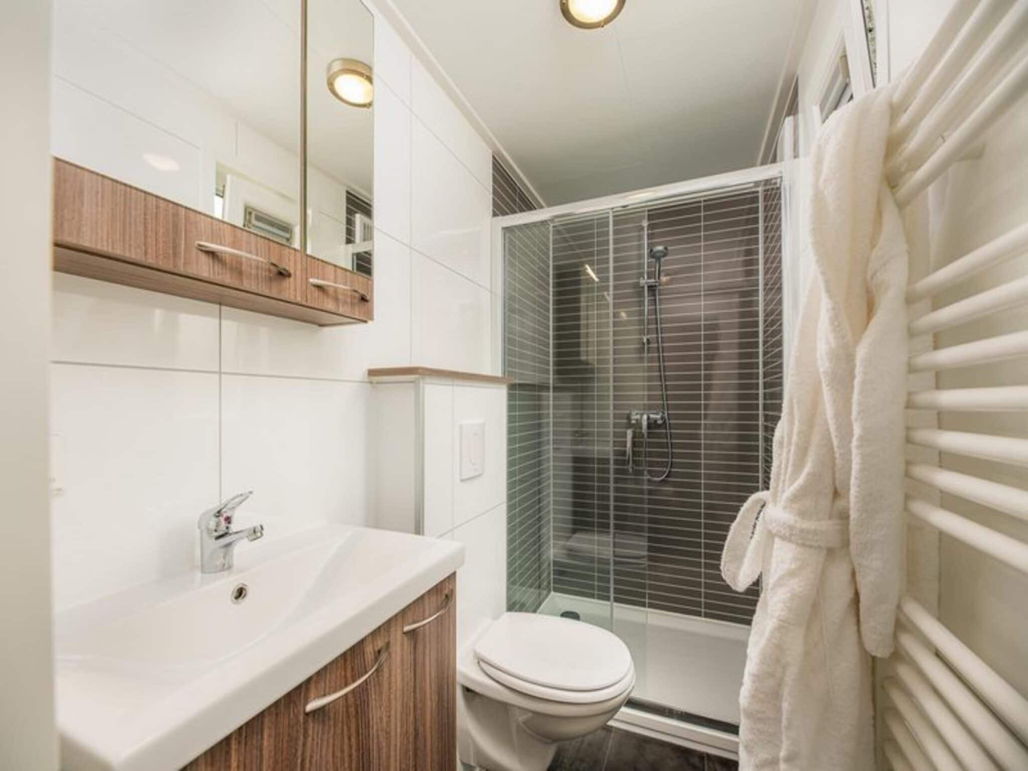De badkamer van Forest doglodge with hot tub | 4 people in Rijssen