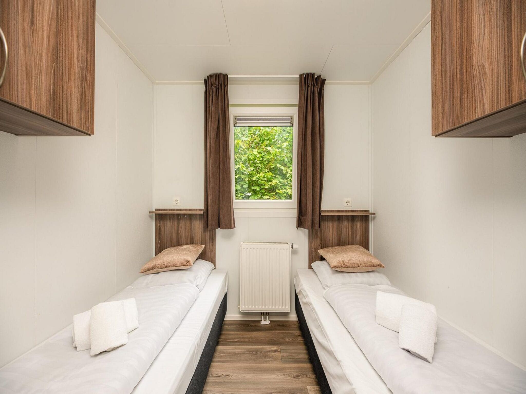 Een slaapkamer van Forest doglodge with enclosed garden I 4 people in Rijssen
