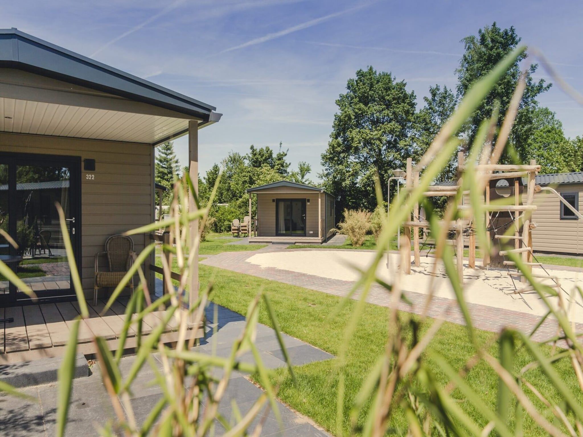 Group accommodation (6x bungalette 5p with veranda). in Zuna - Foto 10 van 11