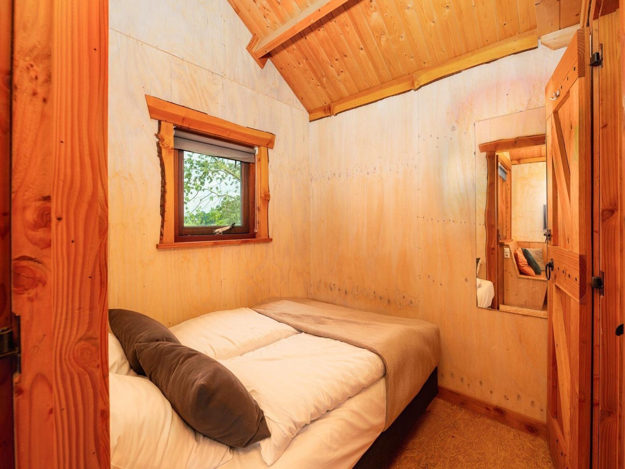 Een slaapkamer van Regge Cottage with hot tub | 4 people in Zuna