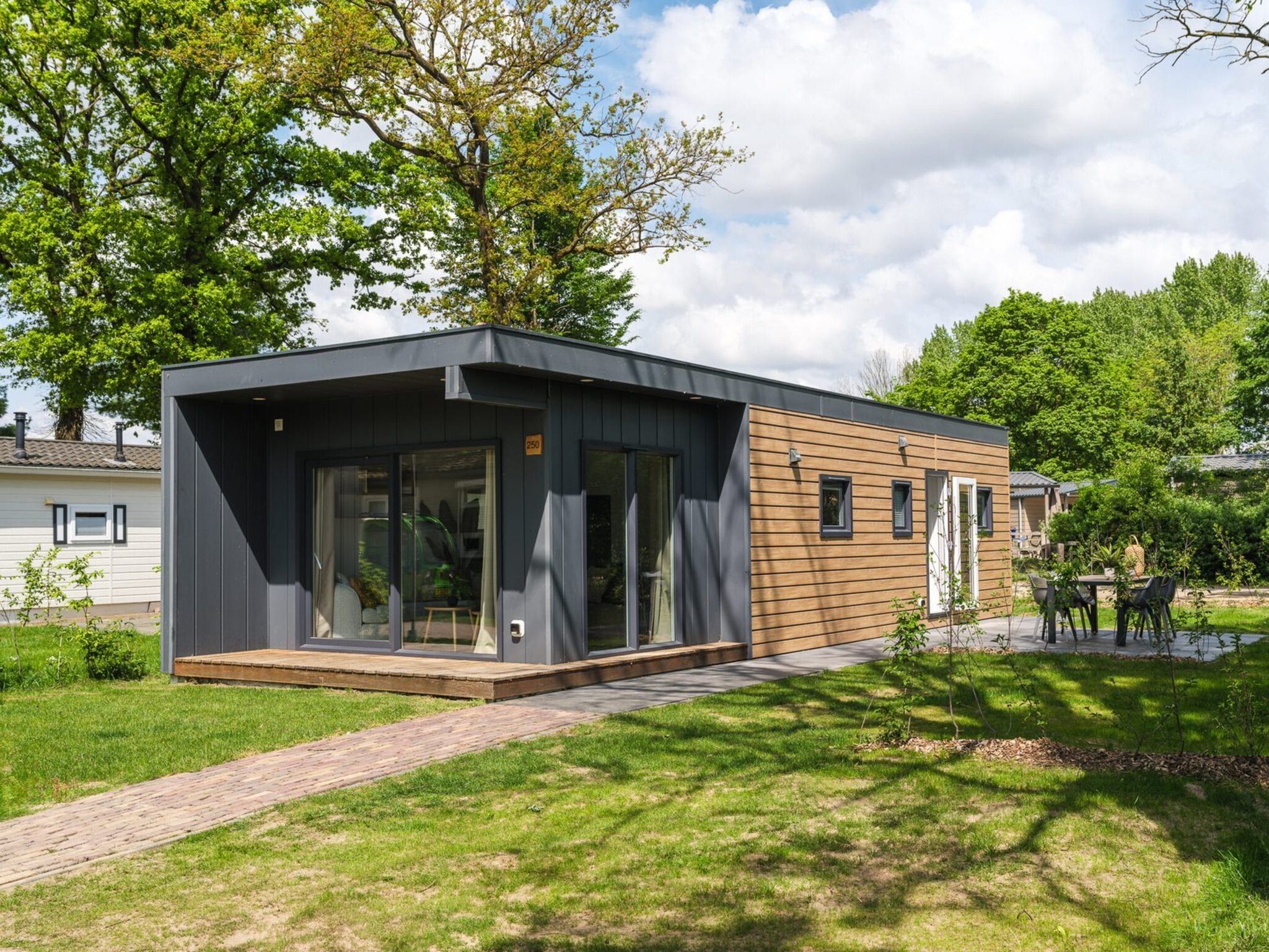 De buitenkant van Tiny Cabin | 4 people in Zuna