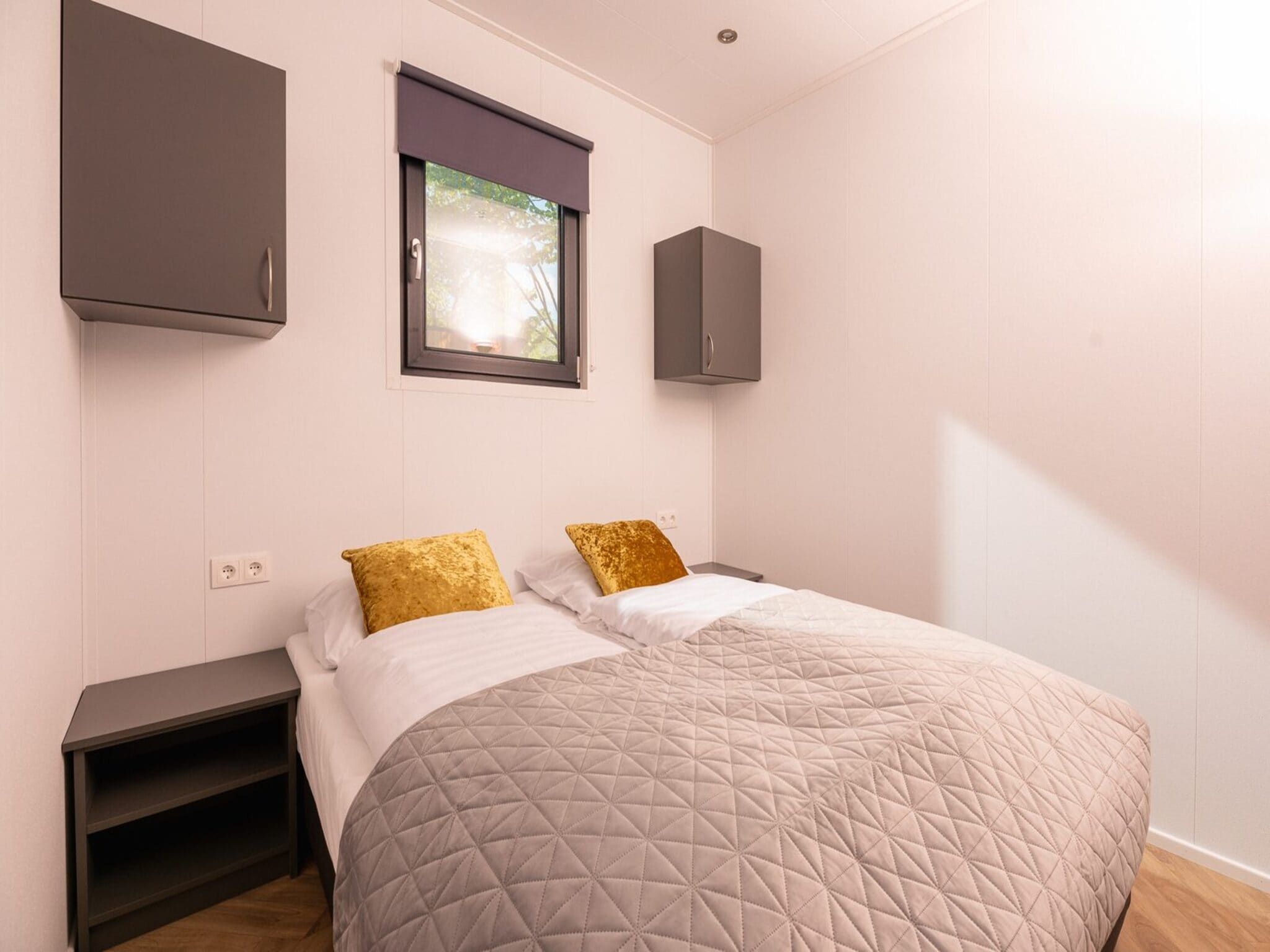 Een slaapkamer van Happy Oak Lodge with hottub | 4 people in Zuna