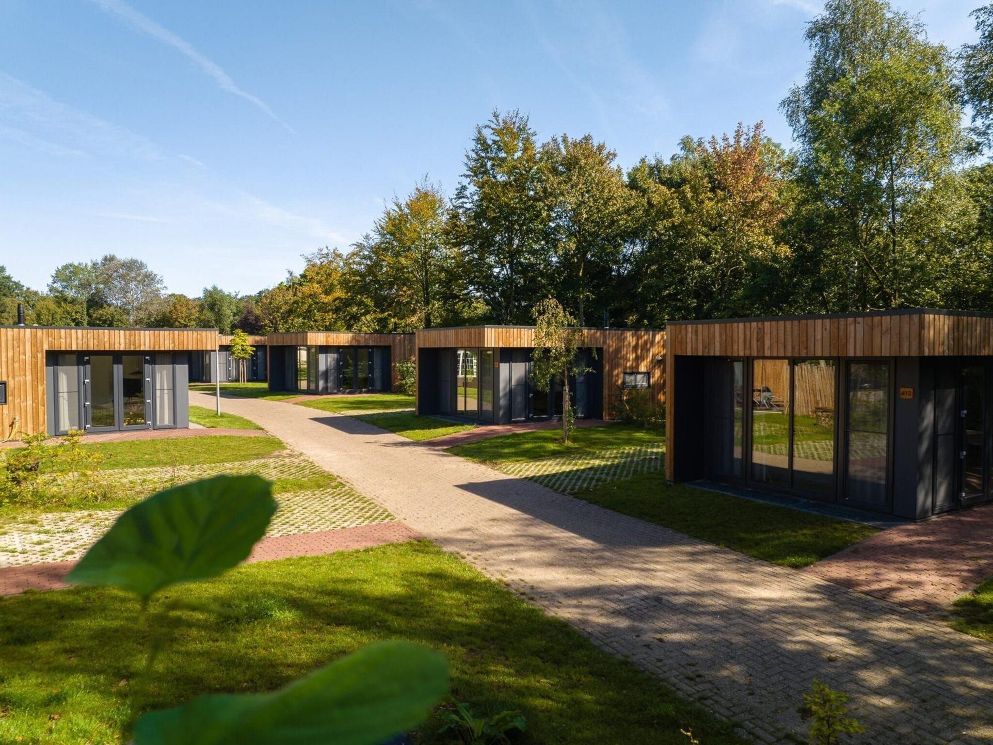 De buitenkant van Happy Oak Lodge with hottub | 4 people in Zuna