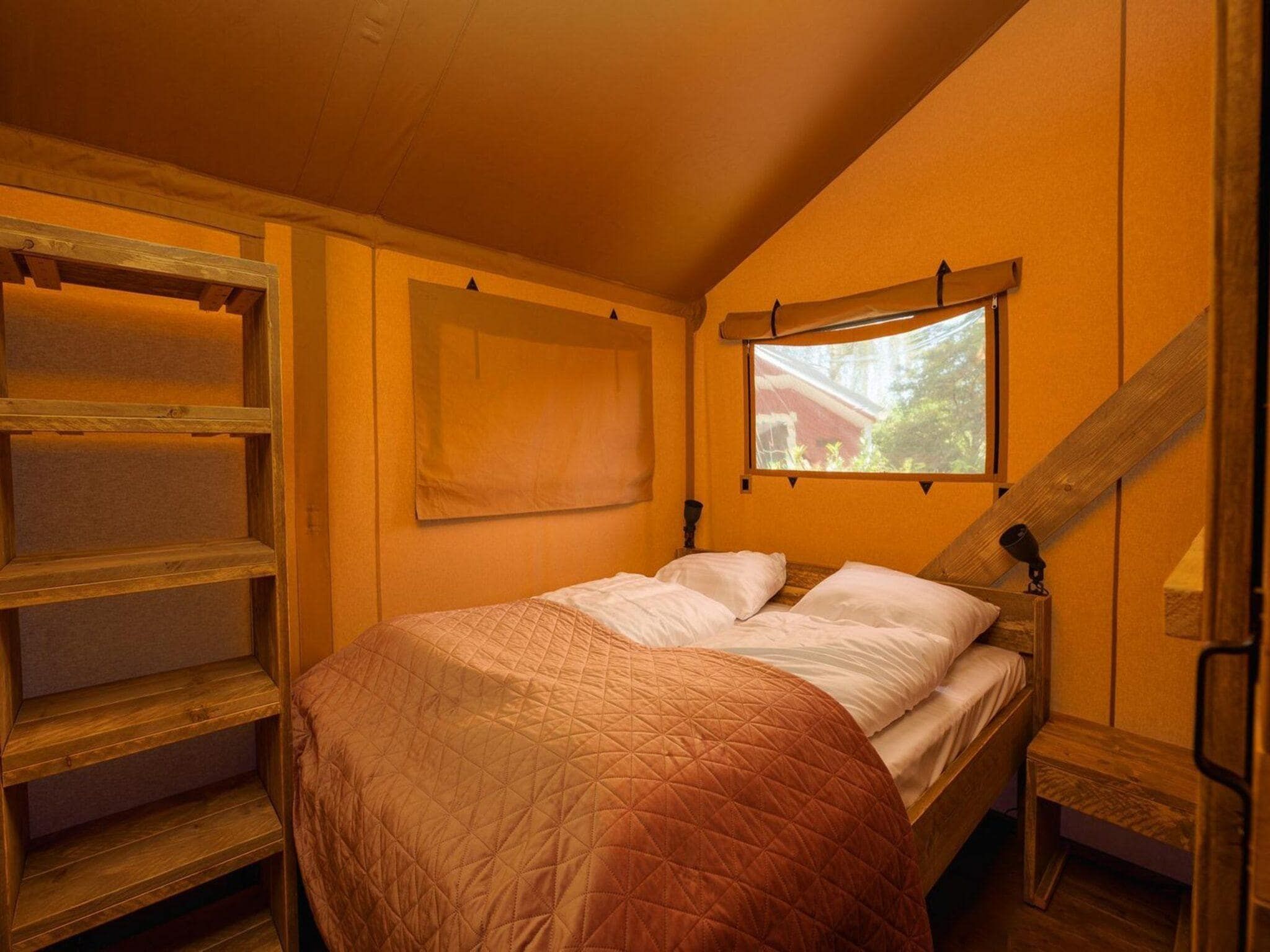 Een slaapkamer van Safari tent with private bathroom | 8 people in Zuna