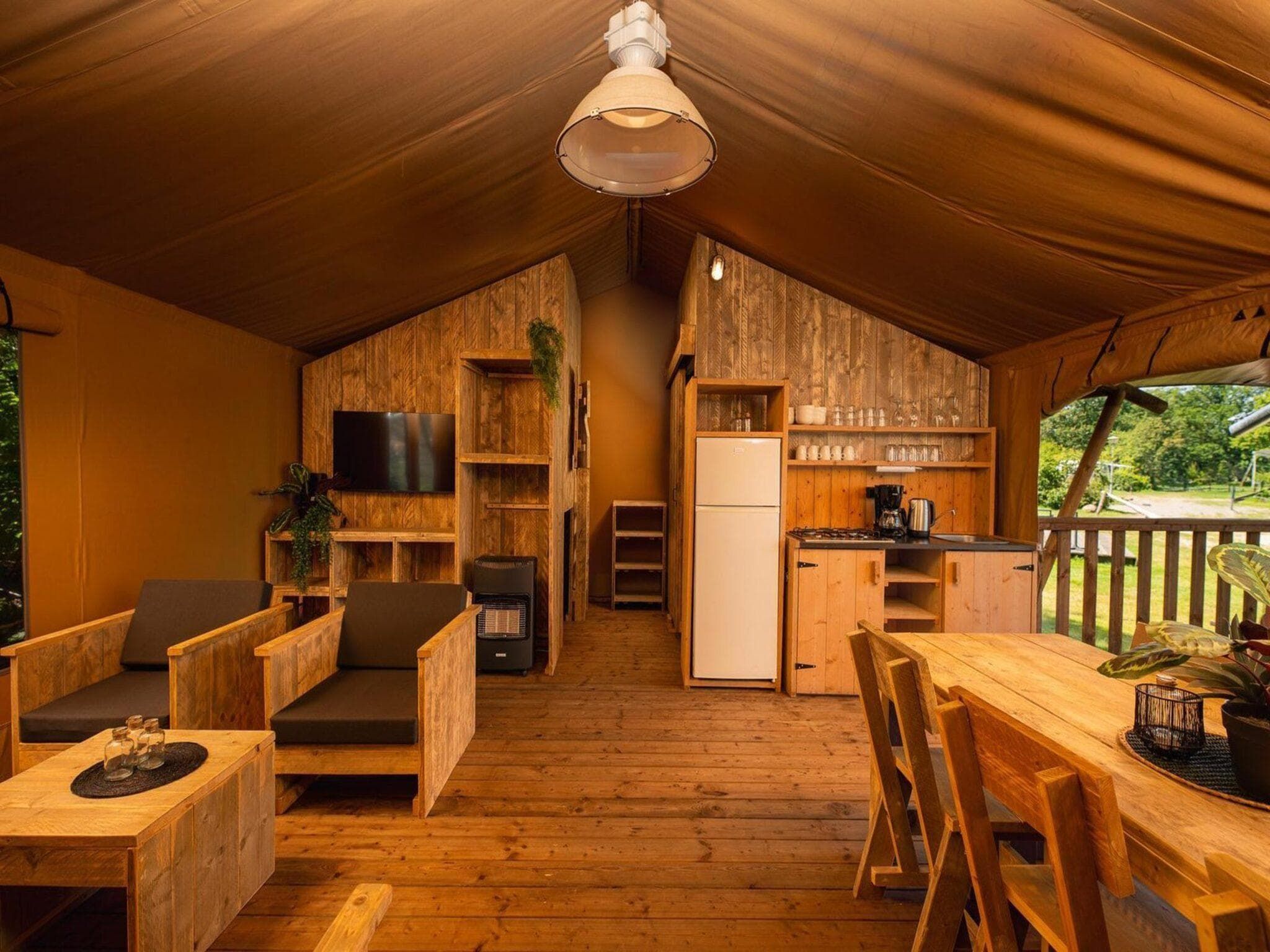 De keuken van Safari tent with private bathroom | 8 people in Zuna