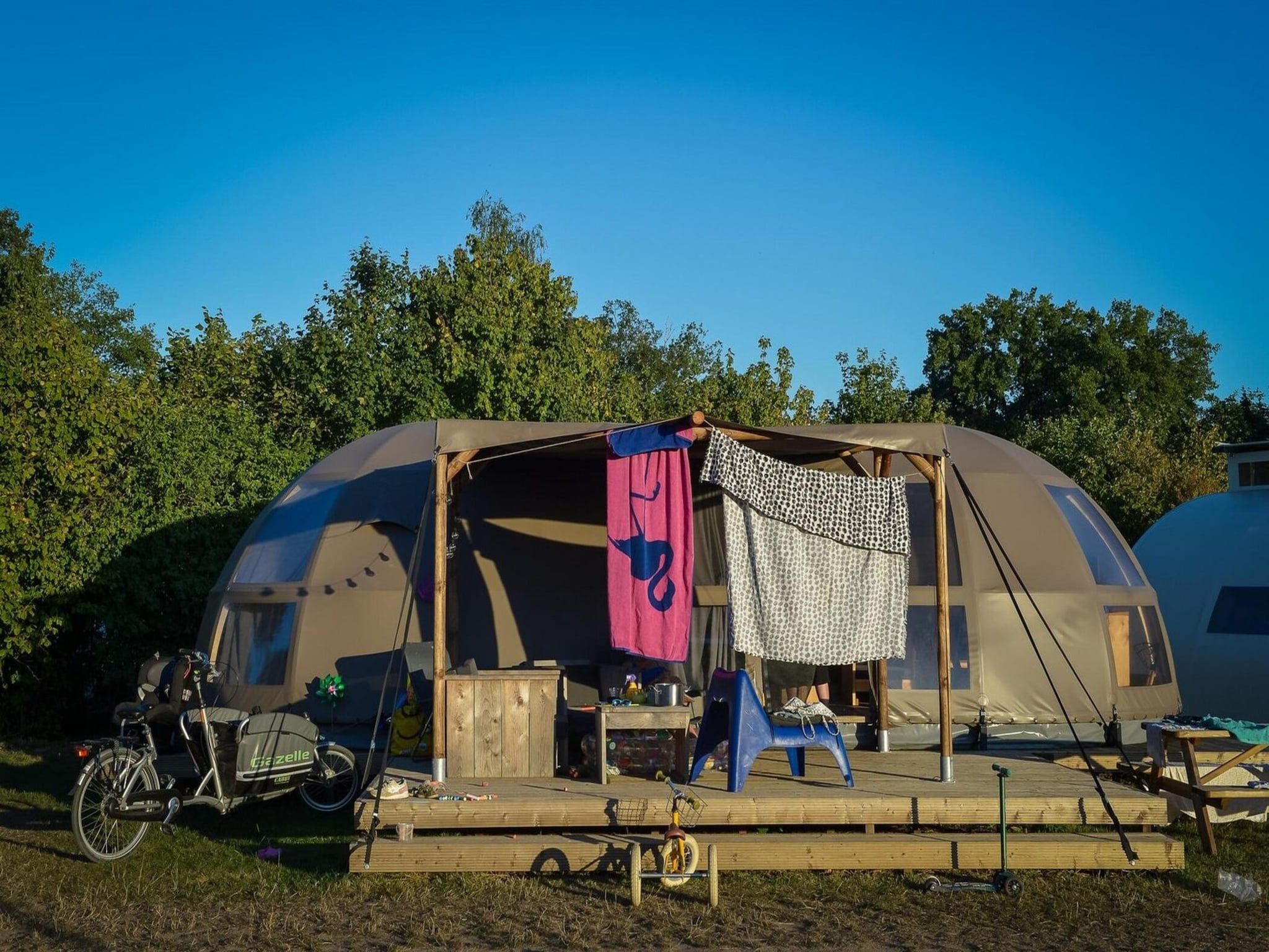 De buitenkant van Group accommodation (6x luxury glamping tent) I 32 people in Zuna