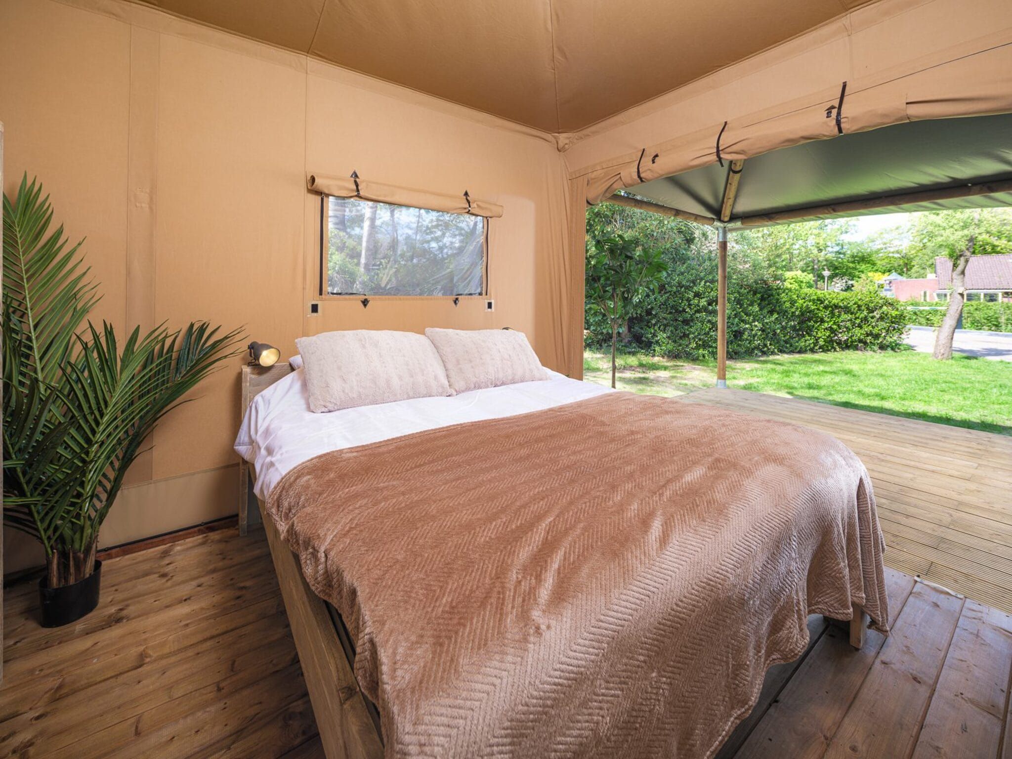 Een slaapkamer van Safarisuite met privé sanitair | 5 personen in Zuna
