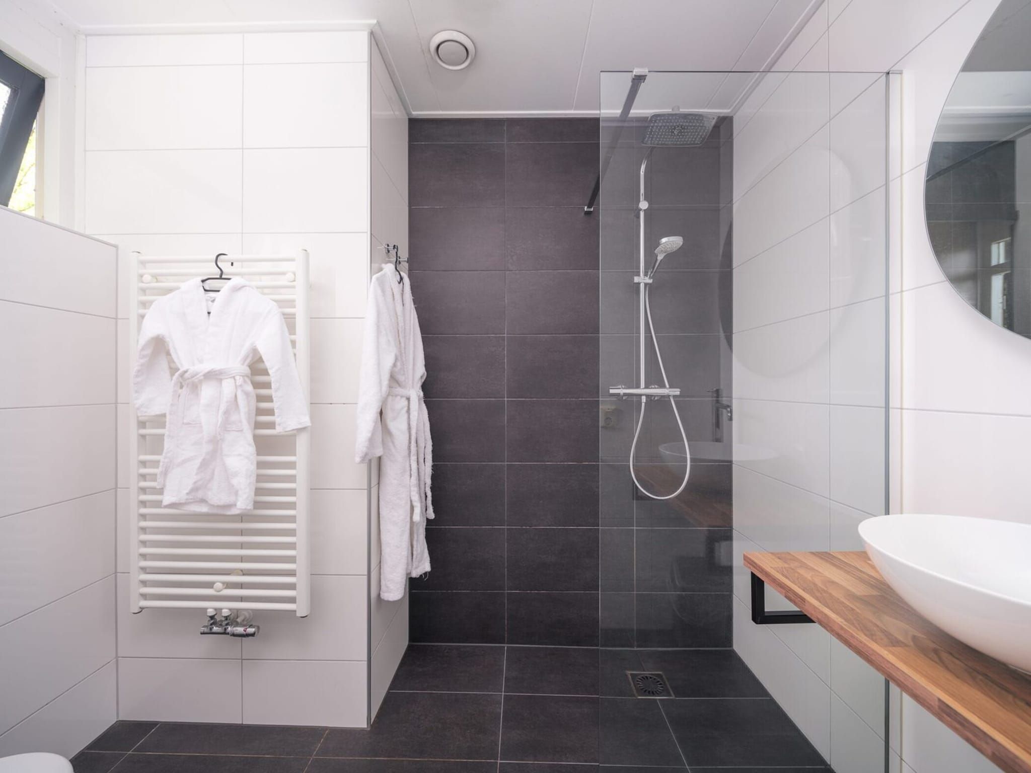 De badkamer van Baby & children's bungalow 'Knights & Princesses' with sauna & bubble bath I sleep 5 in Zuna