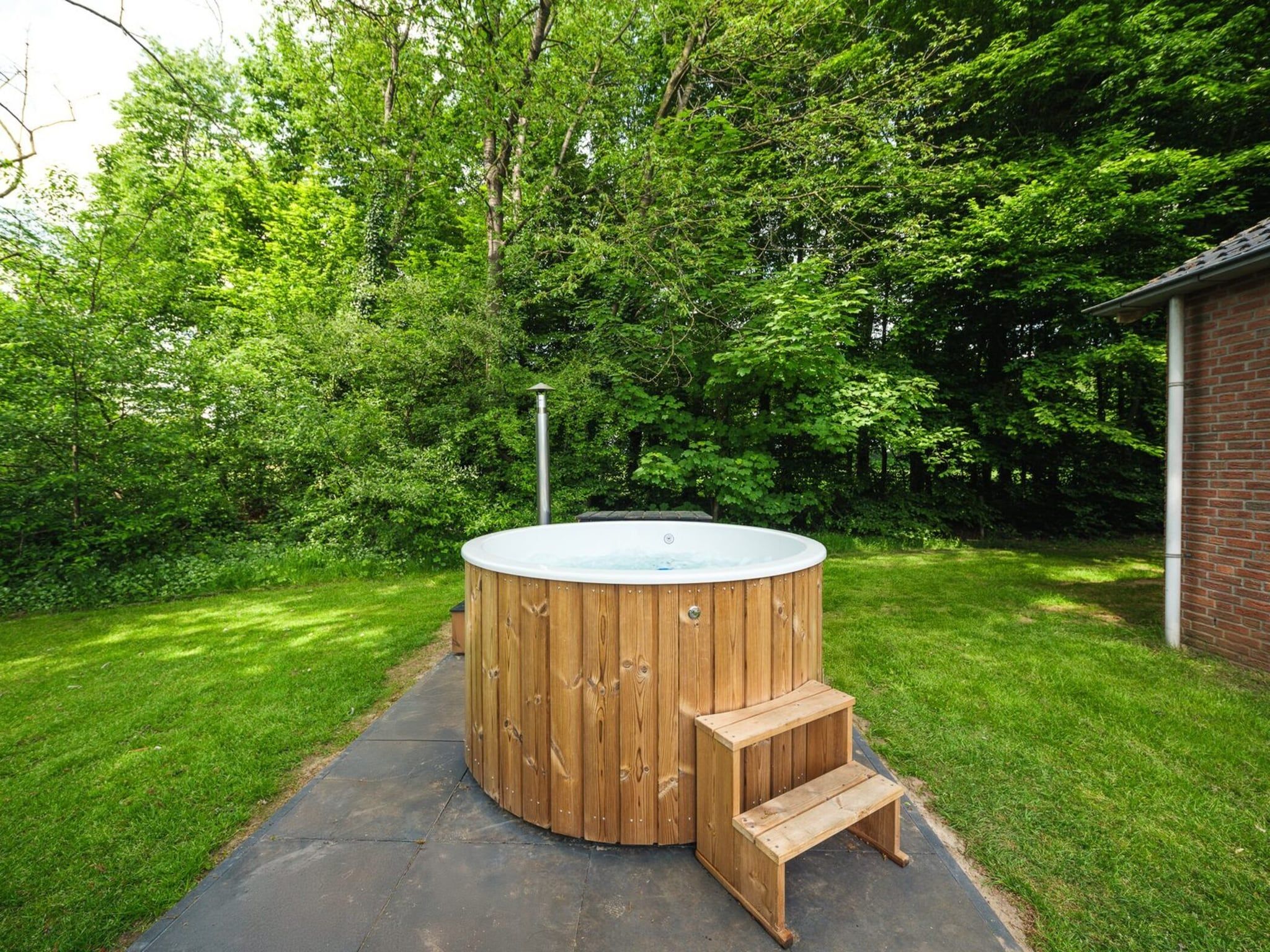 Wellness bij Baby & children's bungalow 'Knights & Princesses' with sauna & bubble bath I sleep 5 in Zuna