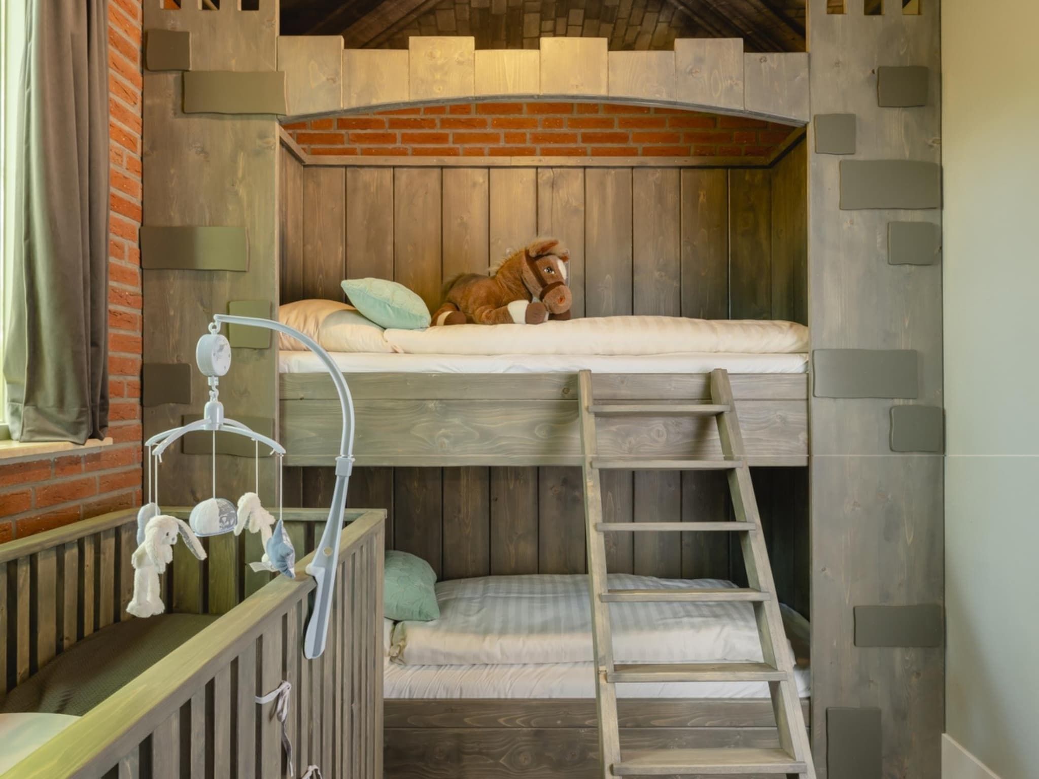 Een slaapkamer van Baby & children bungalow with bubble tub I 5 persons in Zuna