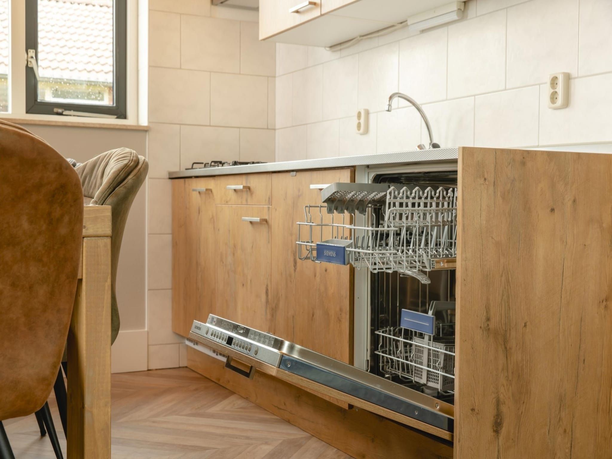De keuken van Baby & children bungalow with bubble tub I 5 persons in Zuna