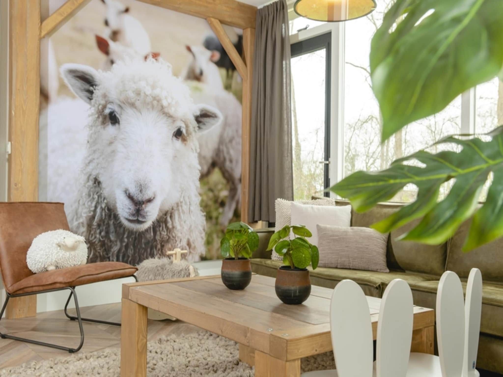 De woonkamer van Baby & children bungalow with bubble tub I 5 persons in Zuna