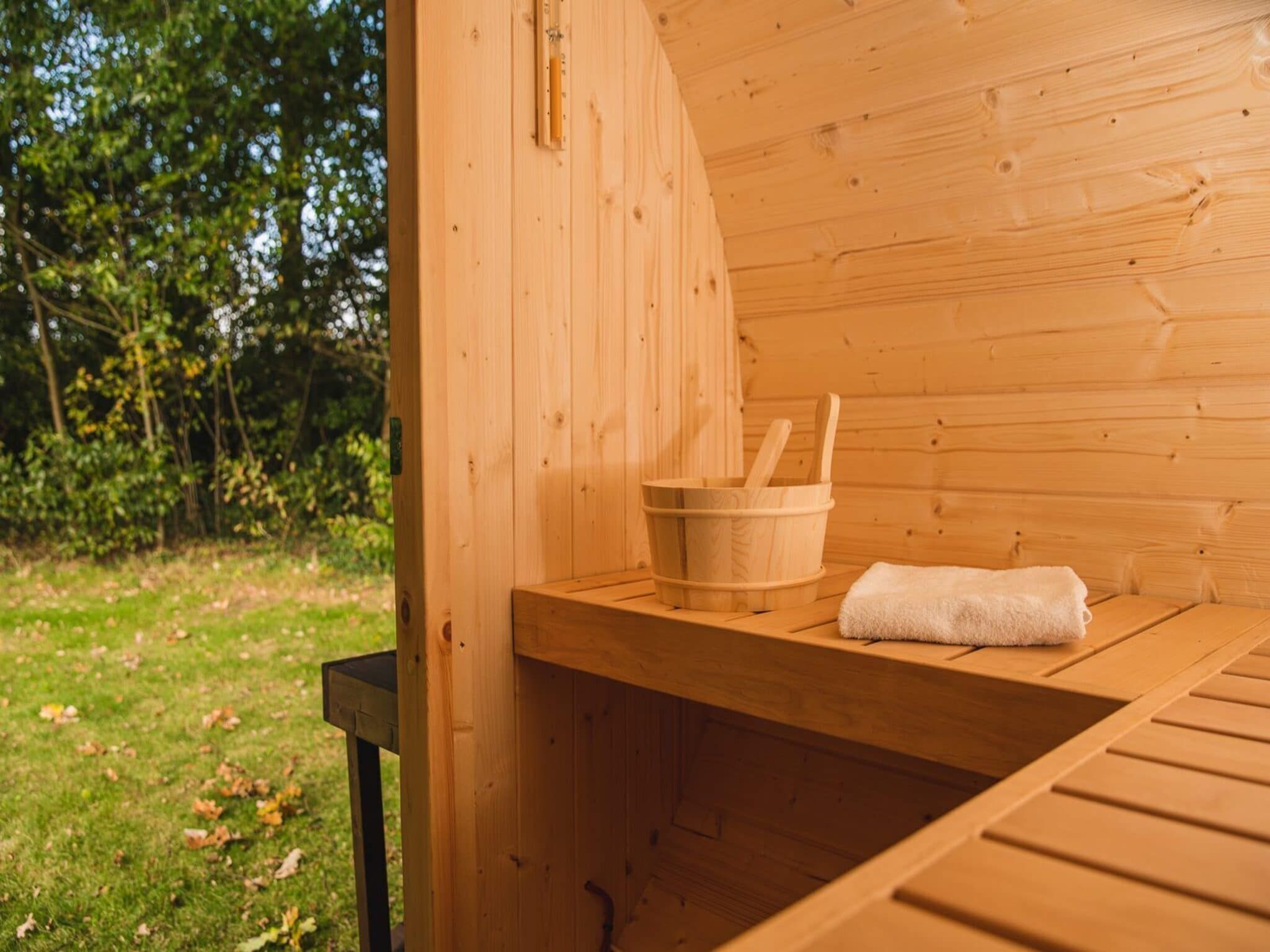 Wellness bij Children's bungalow farmhouse with sauna & bubble tub I sleeps 6 in Zuna