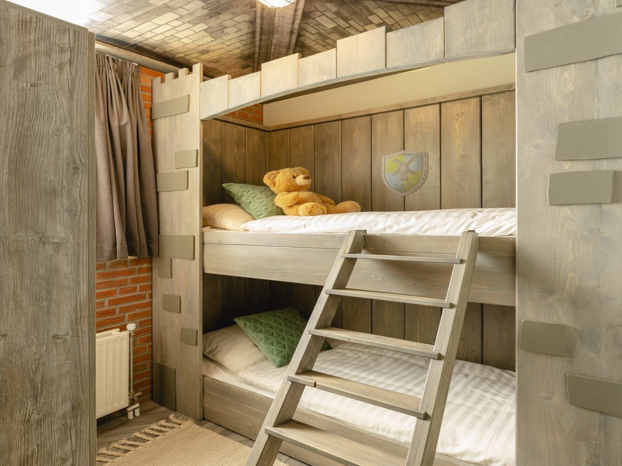 Een slaapkamer van Children's bungalow with bubble tub I 6 persons in Zuna
