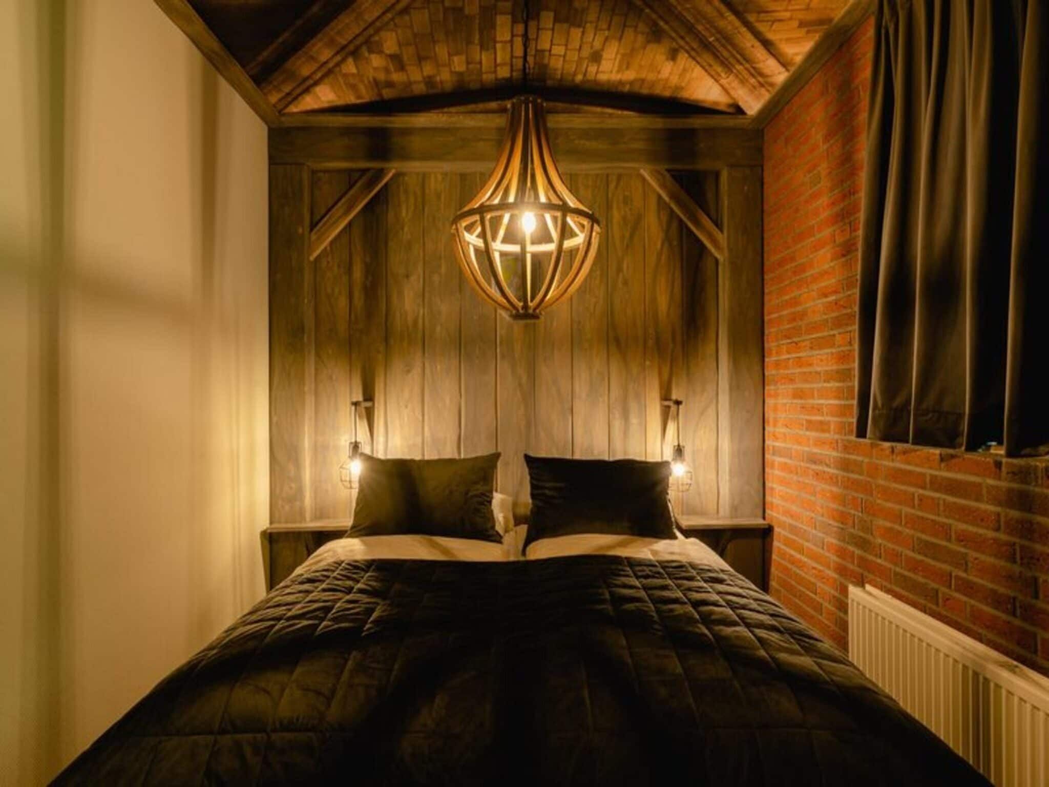 Een slaapkamer van Children's bungalow with bubble tub I 6 persons in Zuna