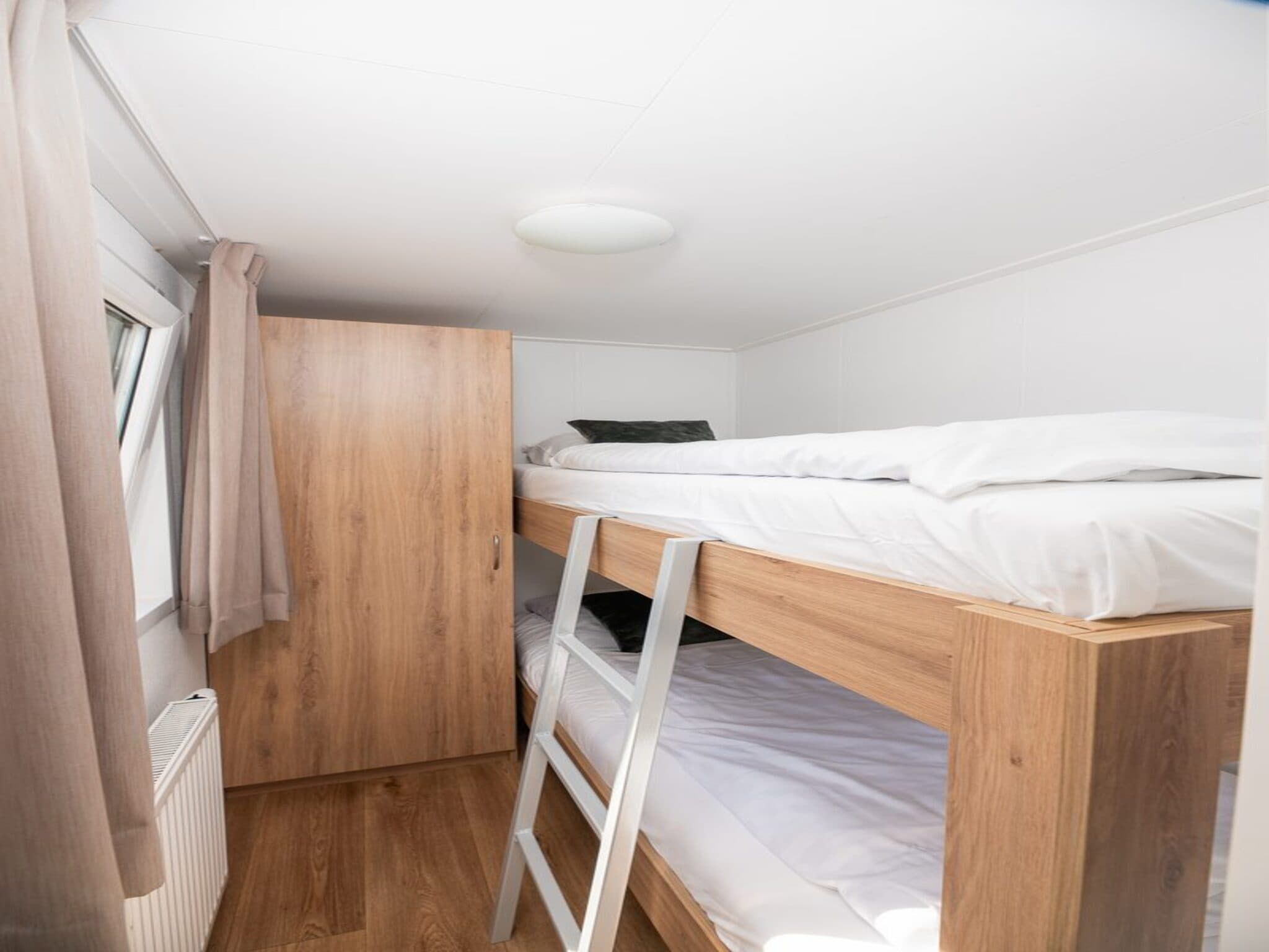 Een slaapkamer van River Cabin with bubbeltub | 6 people in Zuna
