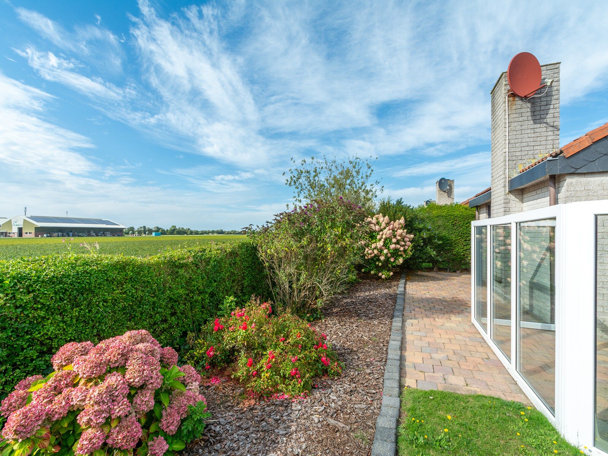 De tuin van Yperhof 3 in Julianadorp aan Zee