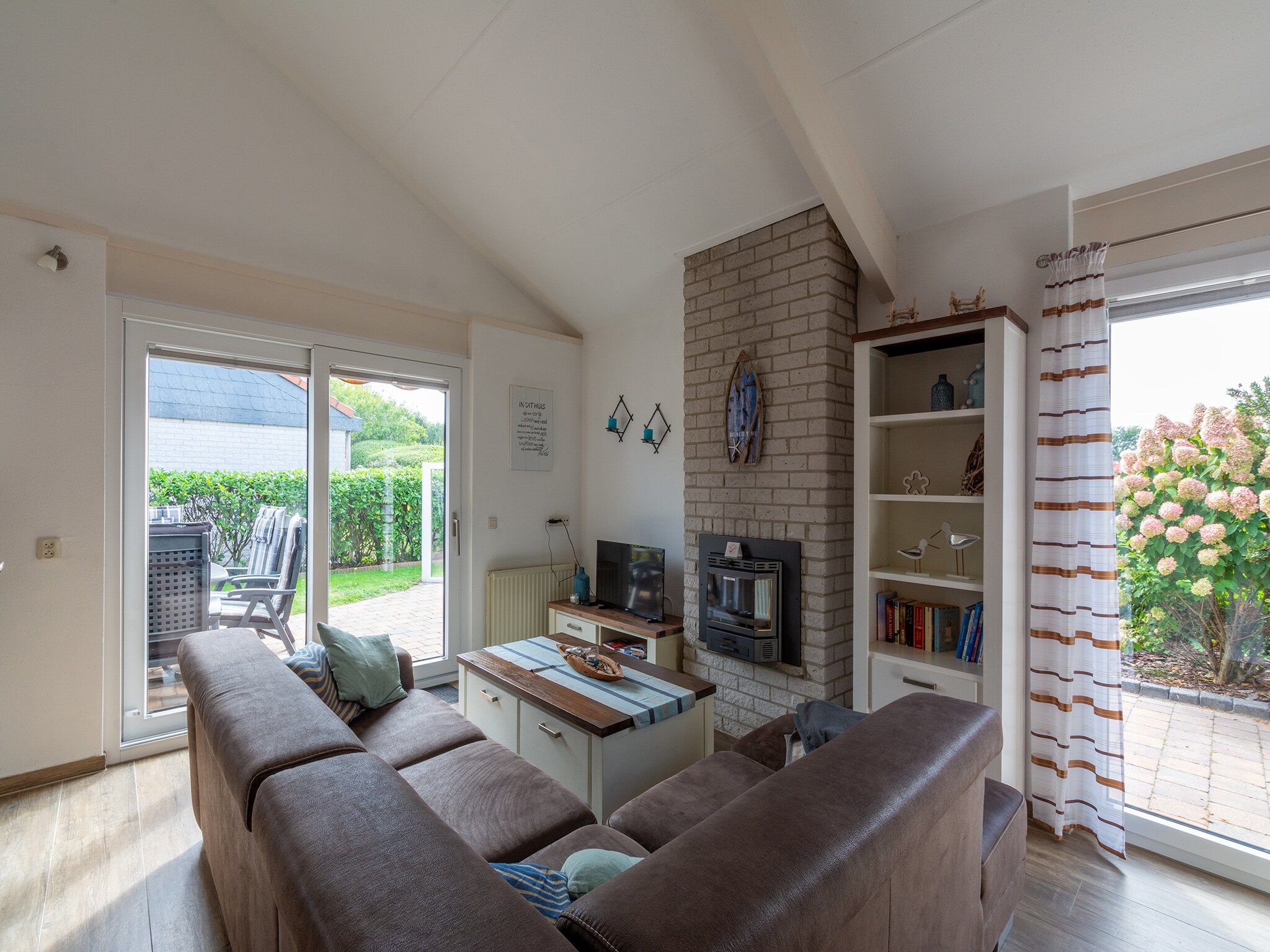 De woonkamer van Yperhof 3 in Julianadorp aan Zee