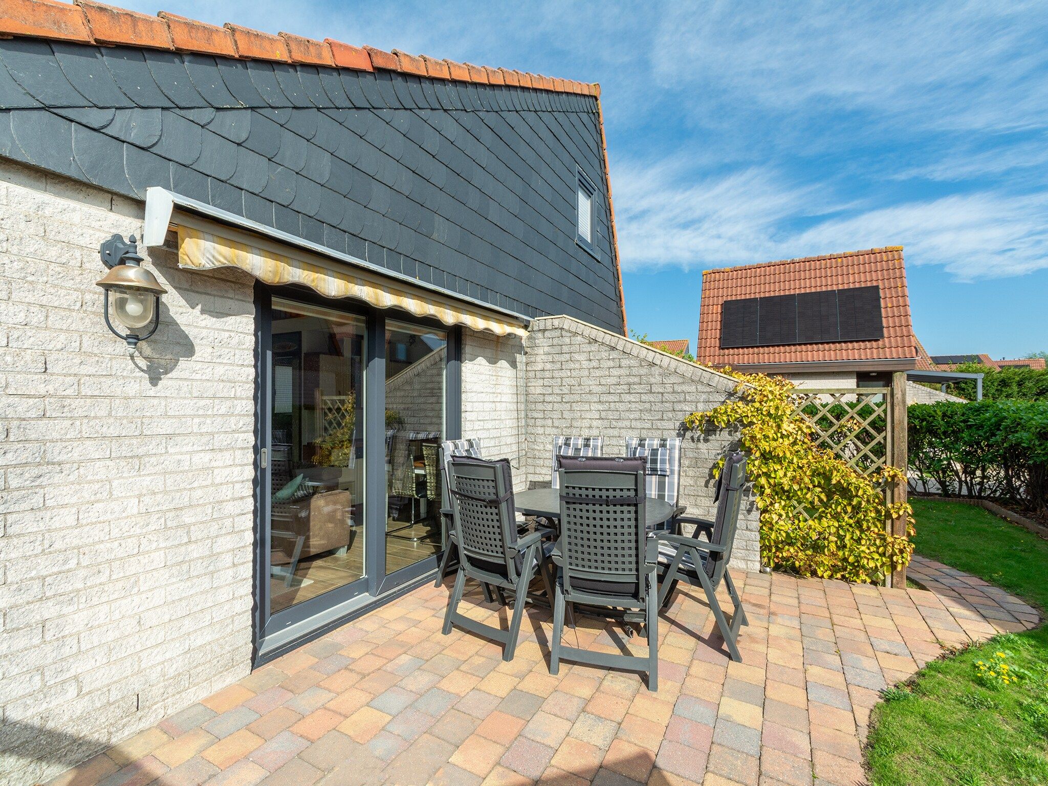 Het terras van Yperhof 3 in Julianadorp aan Zee