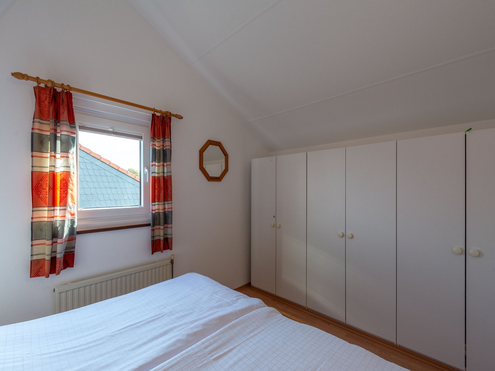 Een slaapkamer van Yperhof 3 in Julianadorp aan Zee