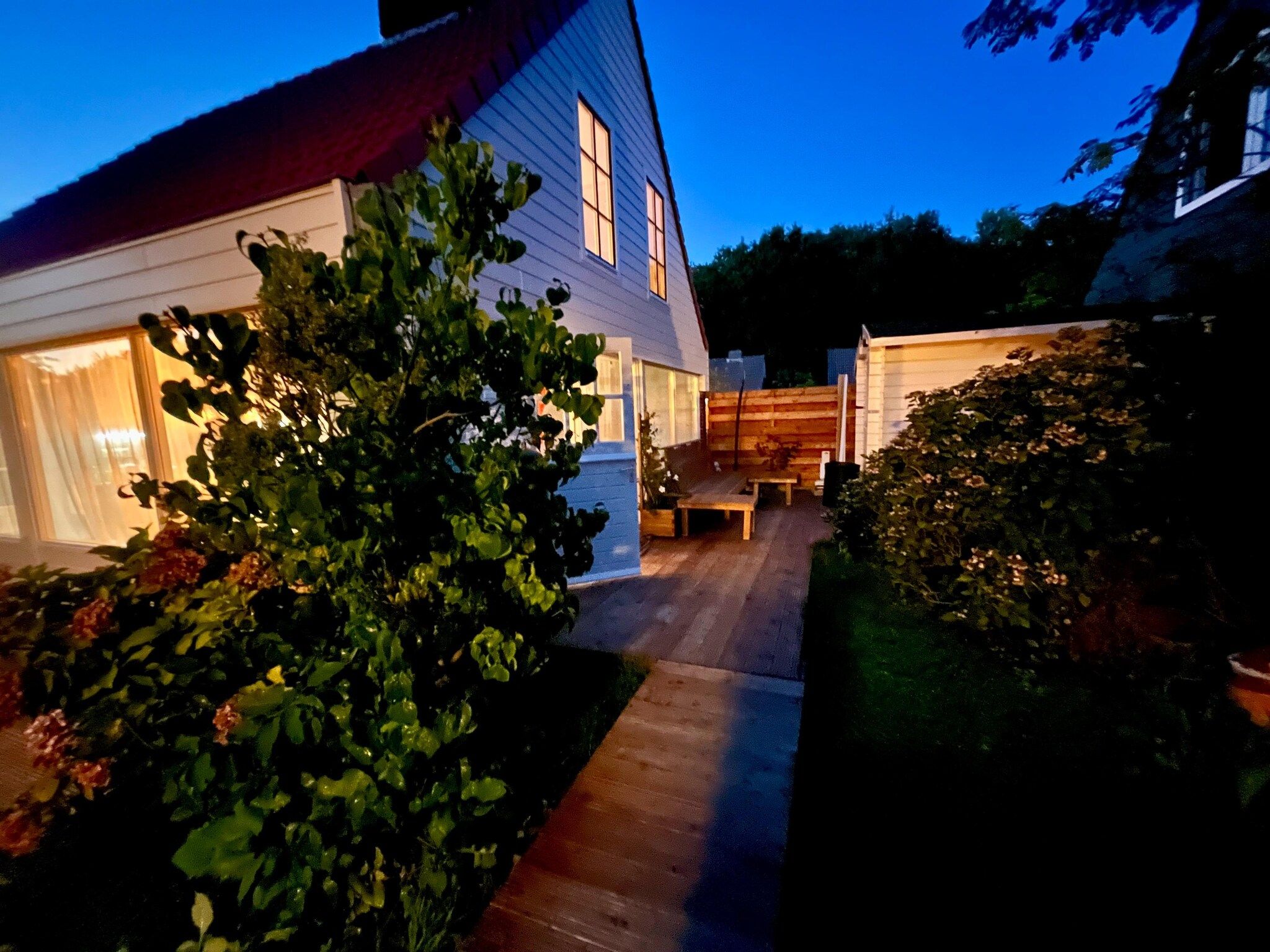 De buitenkant van Casa Divera in Noordwijkerhout