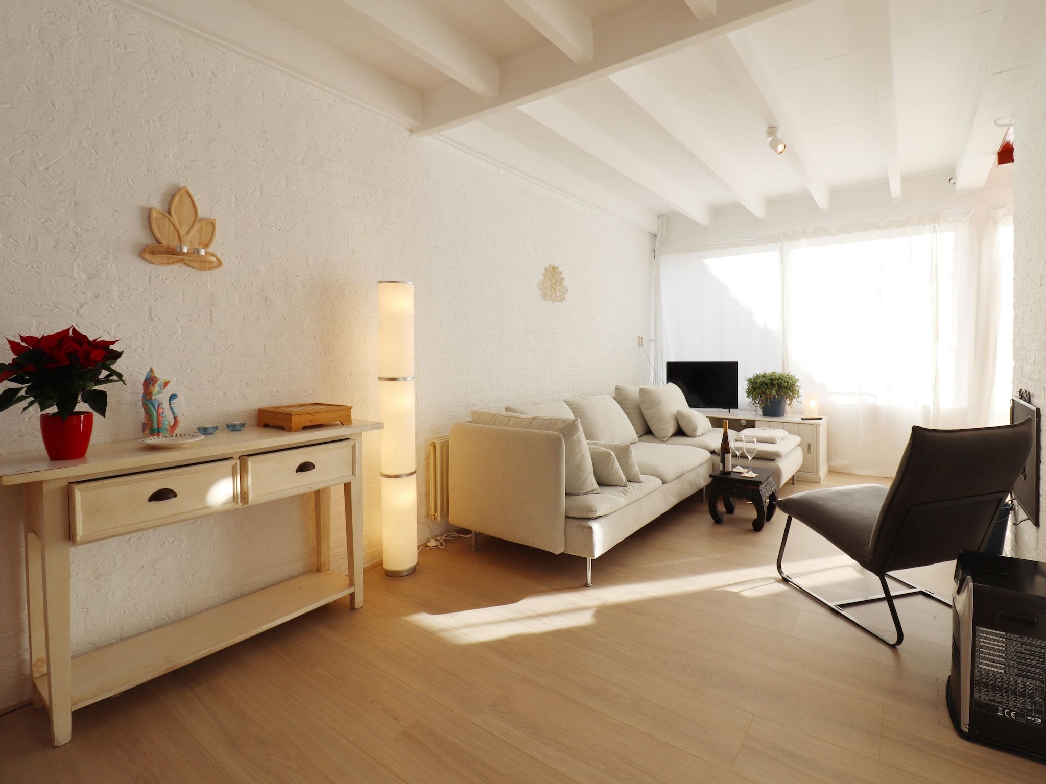 De woonkamer van Casa Divera in Noordwijkerhout