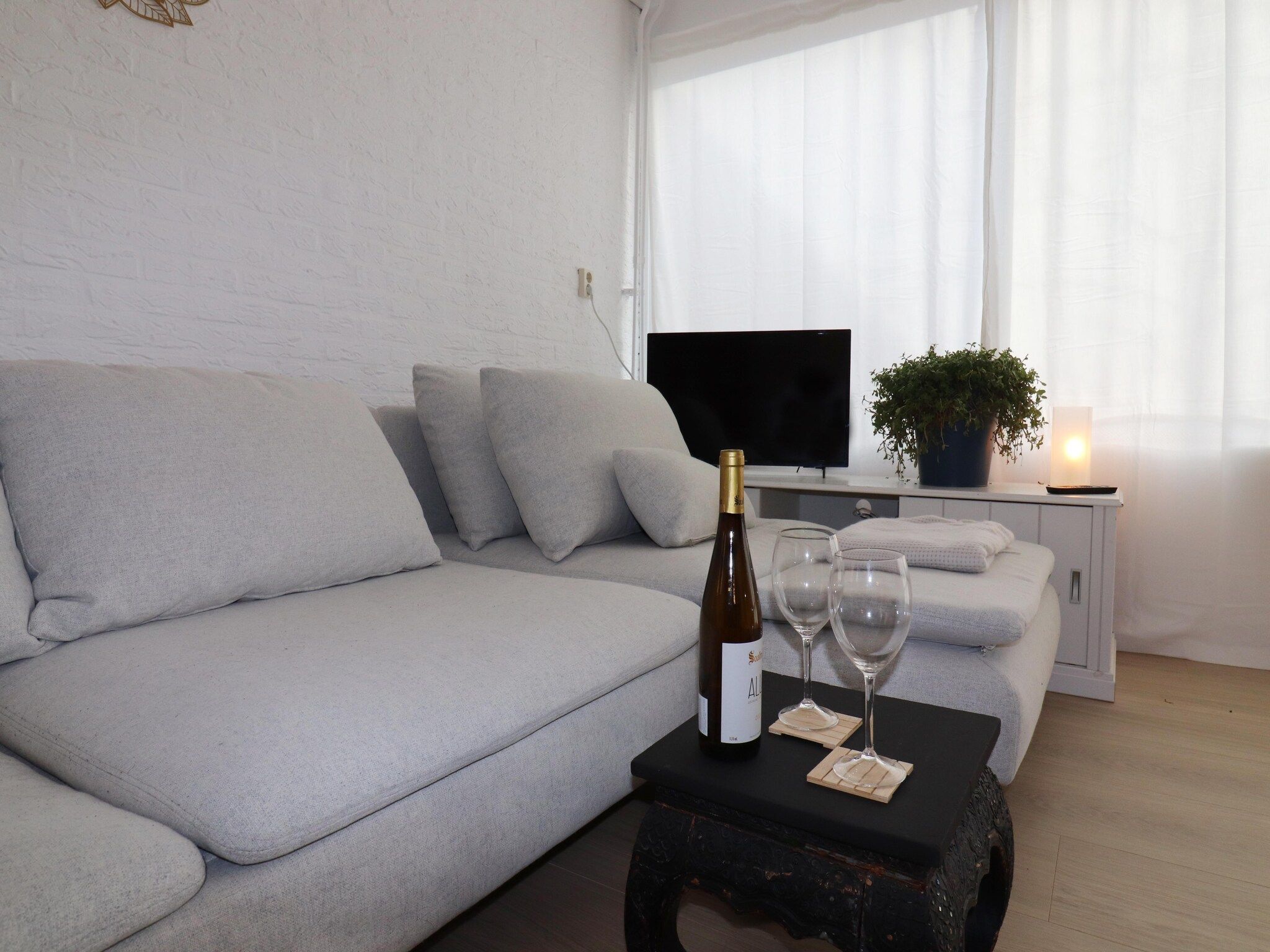 De woonkamer van Casa Divera in Noordwijkerhout