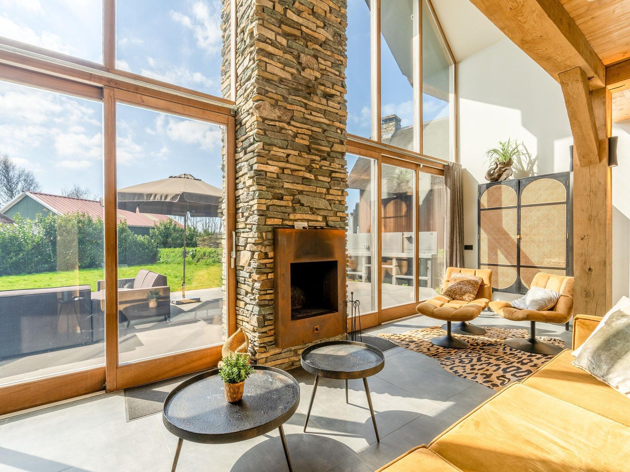 De woonkamer van Villa Buytenplaats 181 in De Koog