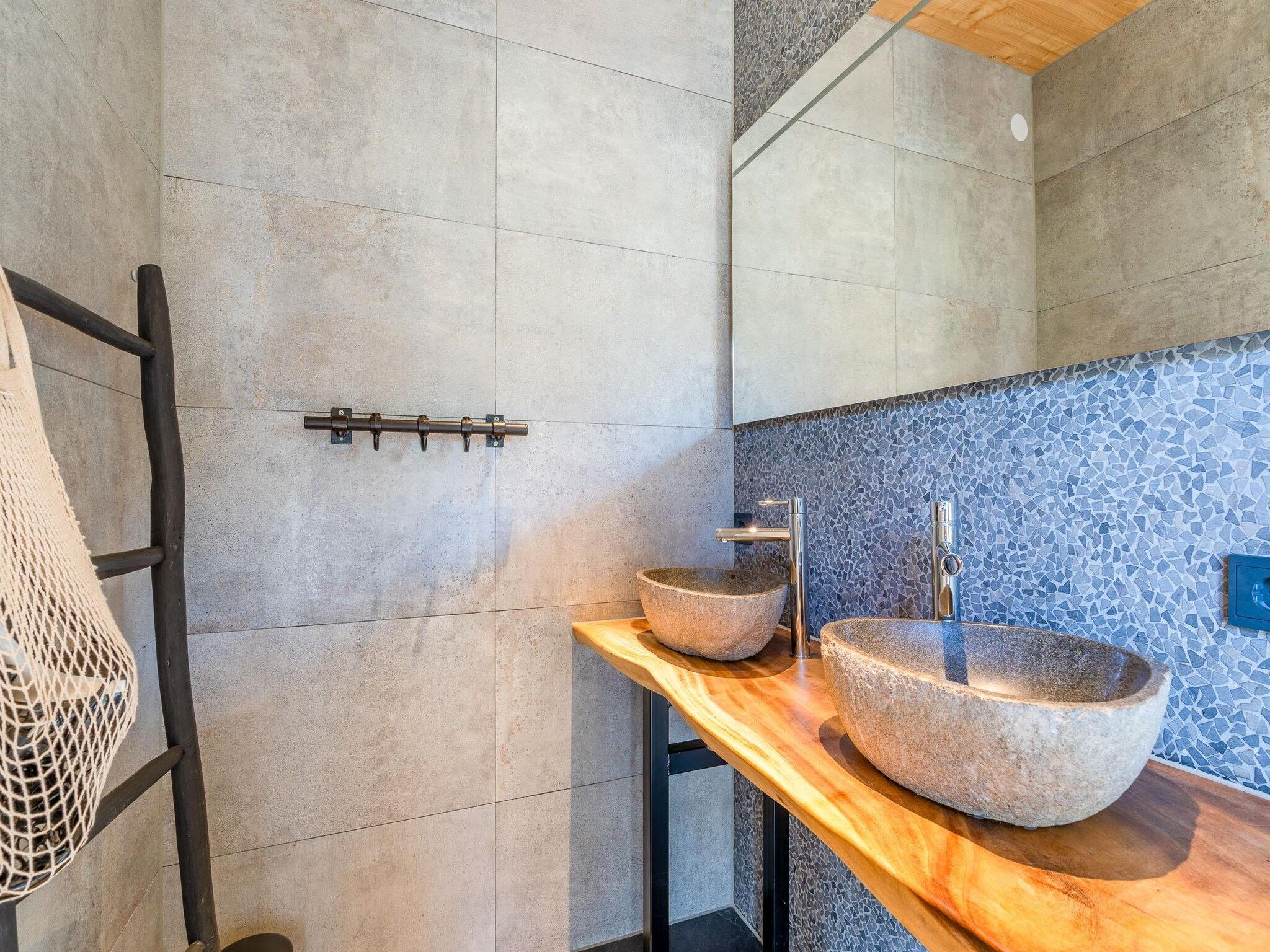 De badkamer van Villa Buytenplaats 181 in De Koog