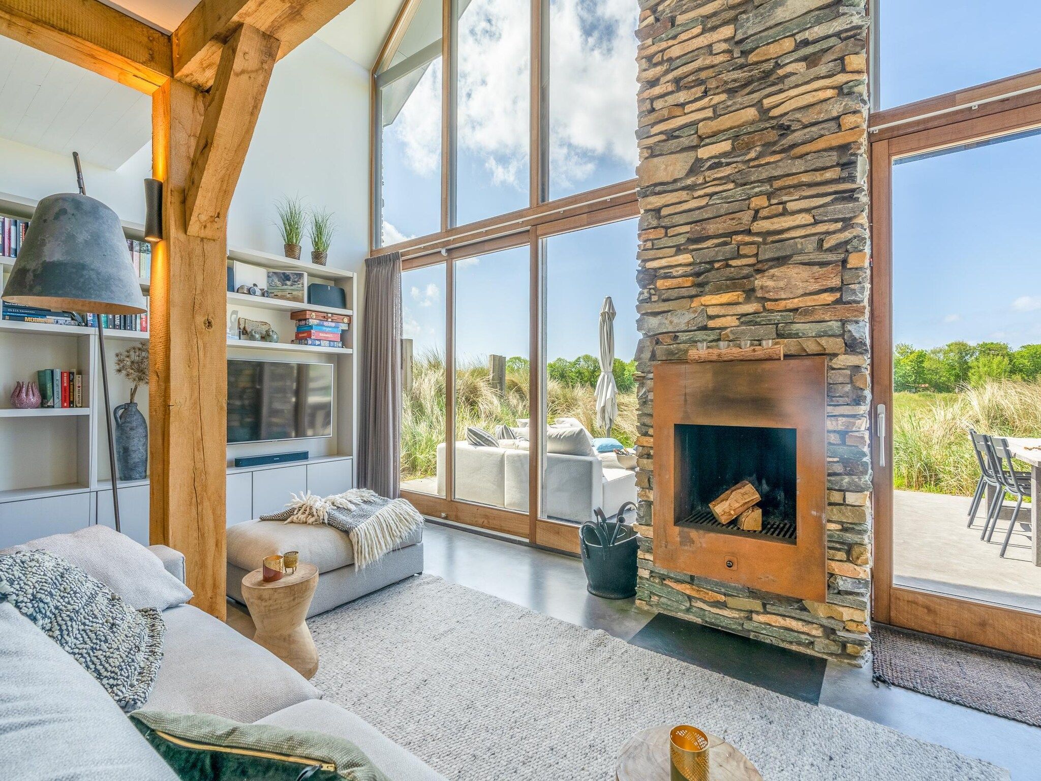 De woonkamer van Villa Buytenplaats 193 in De Koog