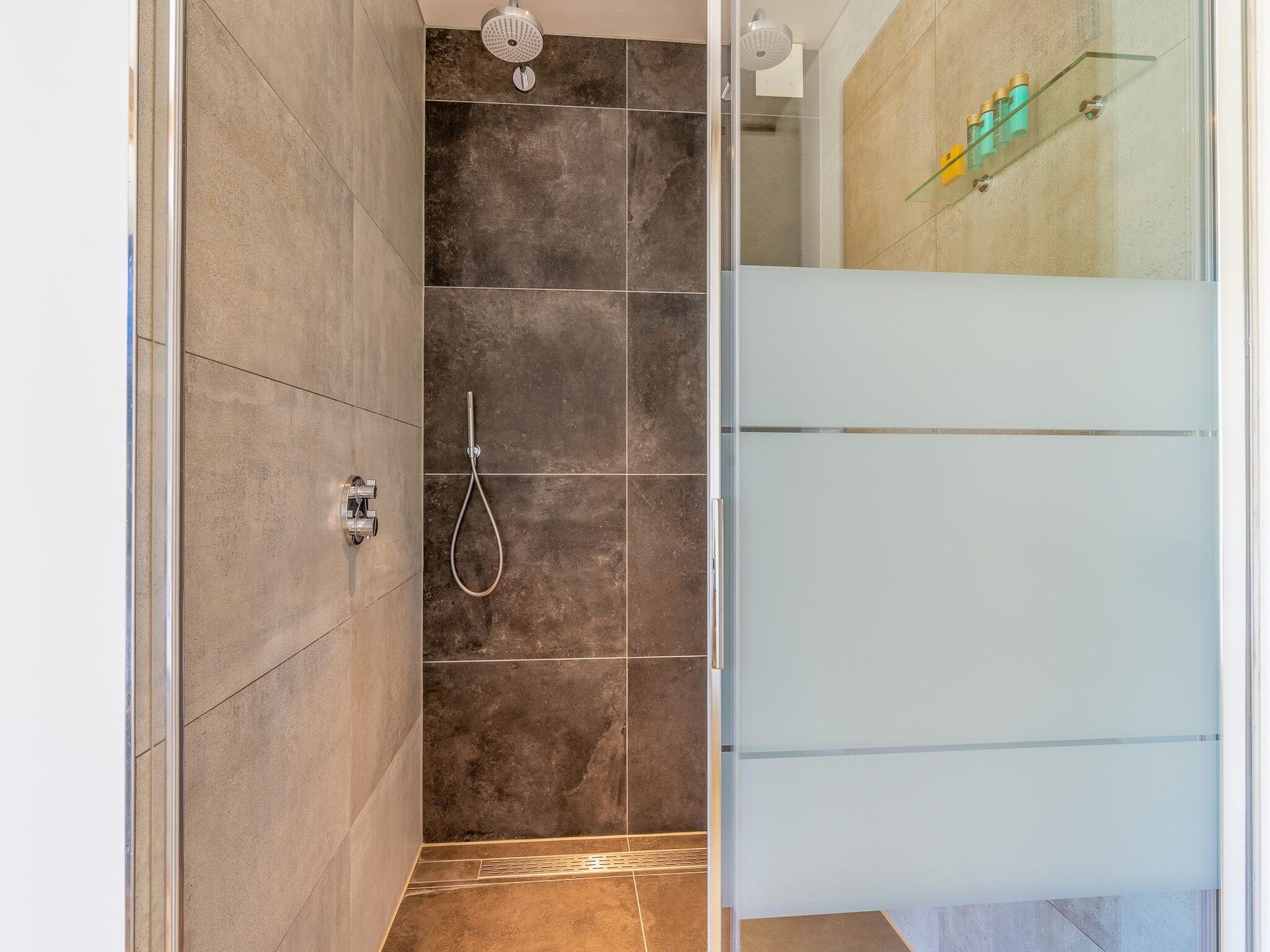 De badkamer van Villa Buytenplaats 193 in De Koog