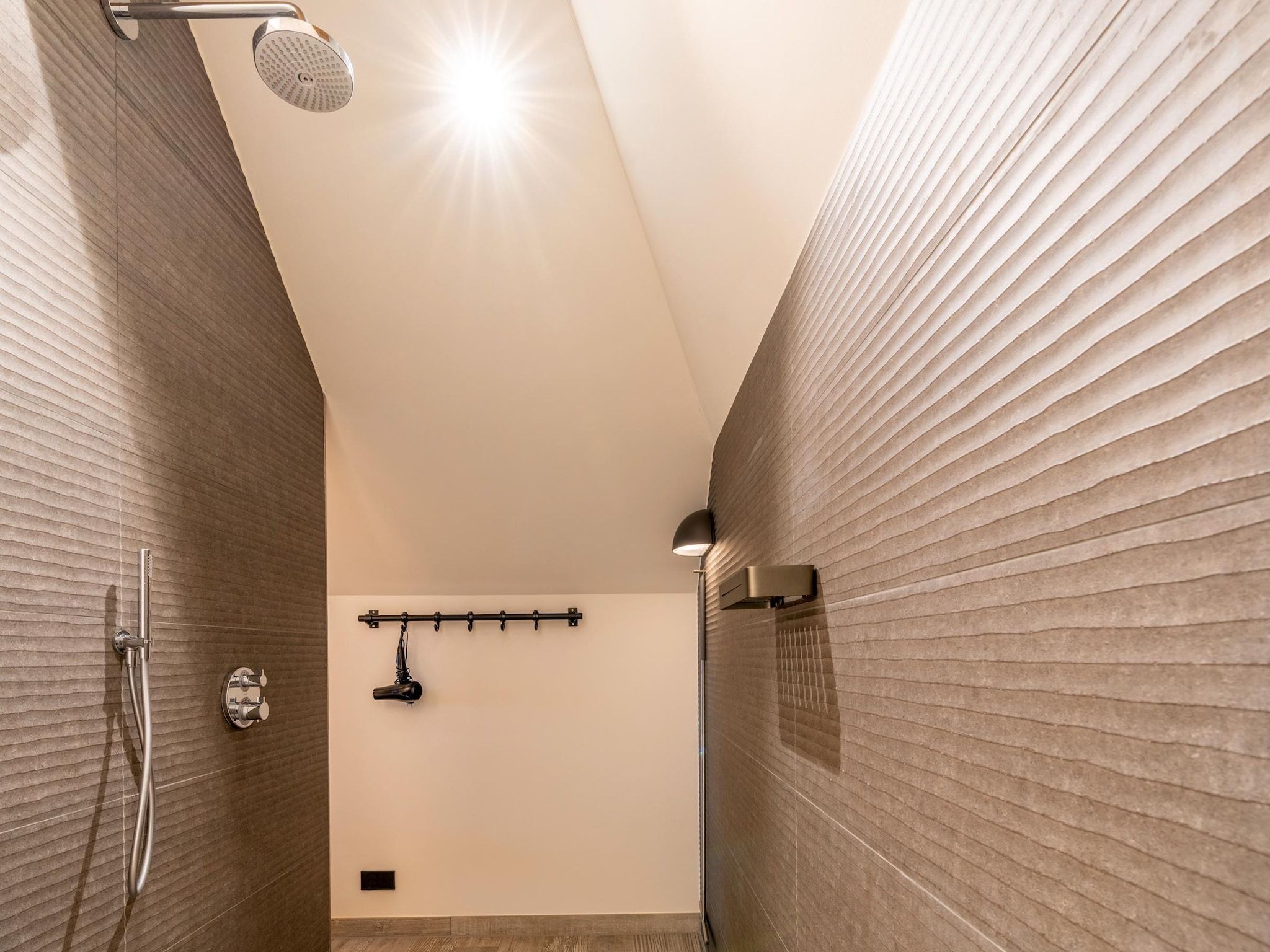 De badkamer van Villa Buytenplaats 191 in De Koog