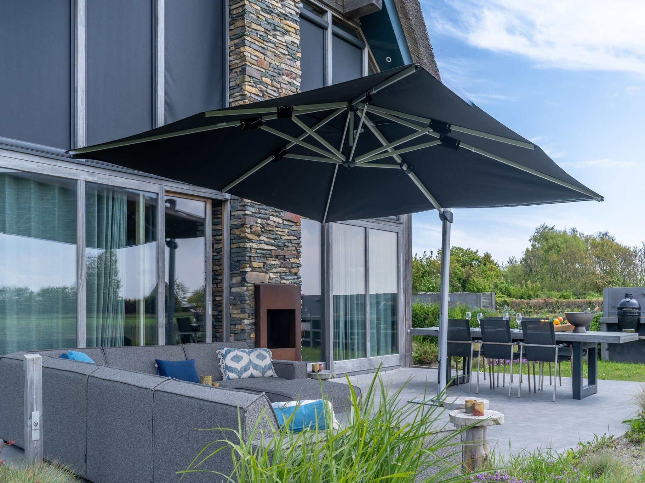 Het terras van Villa Buytenplaats 191 in De Koog