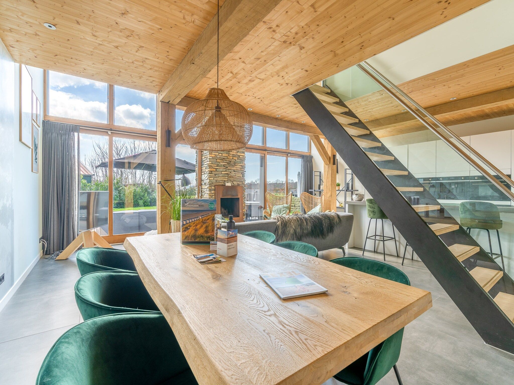 De eetkamer van Villa Buytenplaats 183 in De Koog