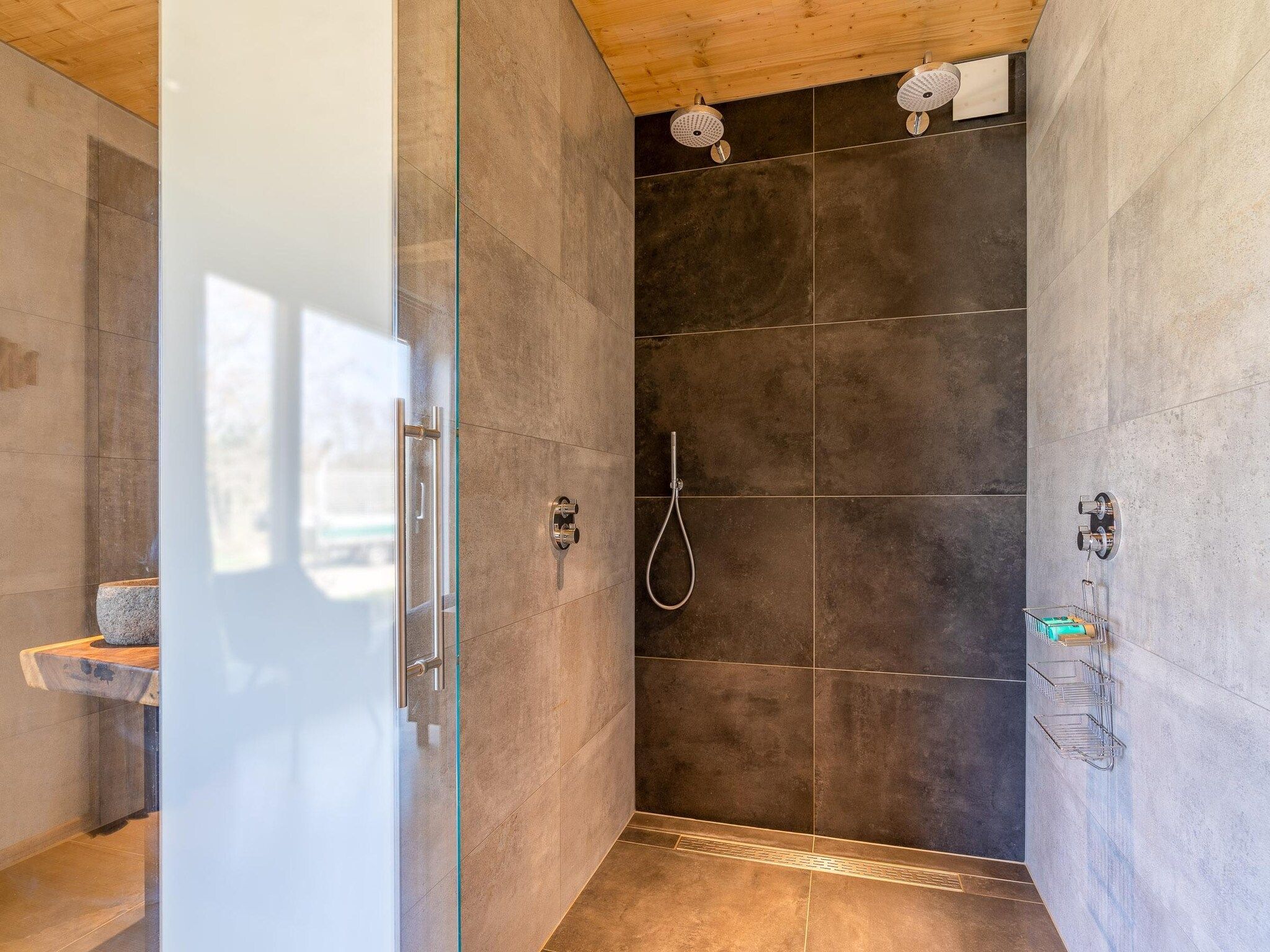 De badkamer van Villa Buytenplaats 183 in De Koog