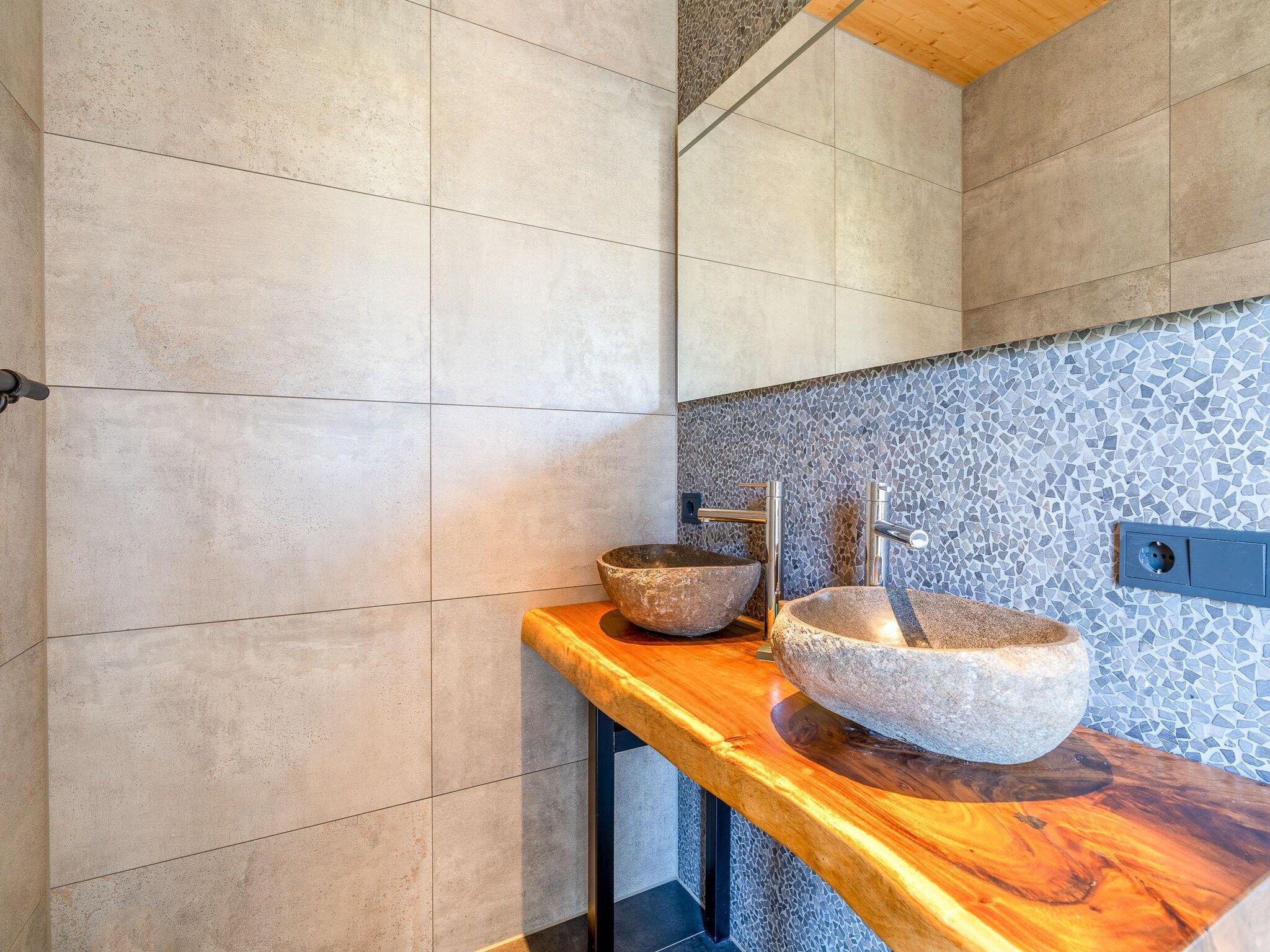 De badkamer van Villa Buytenplaats 189 in De Koog