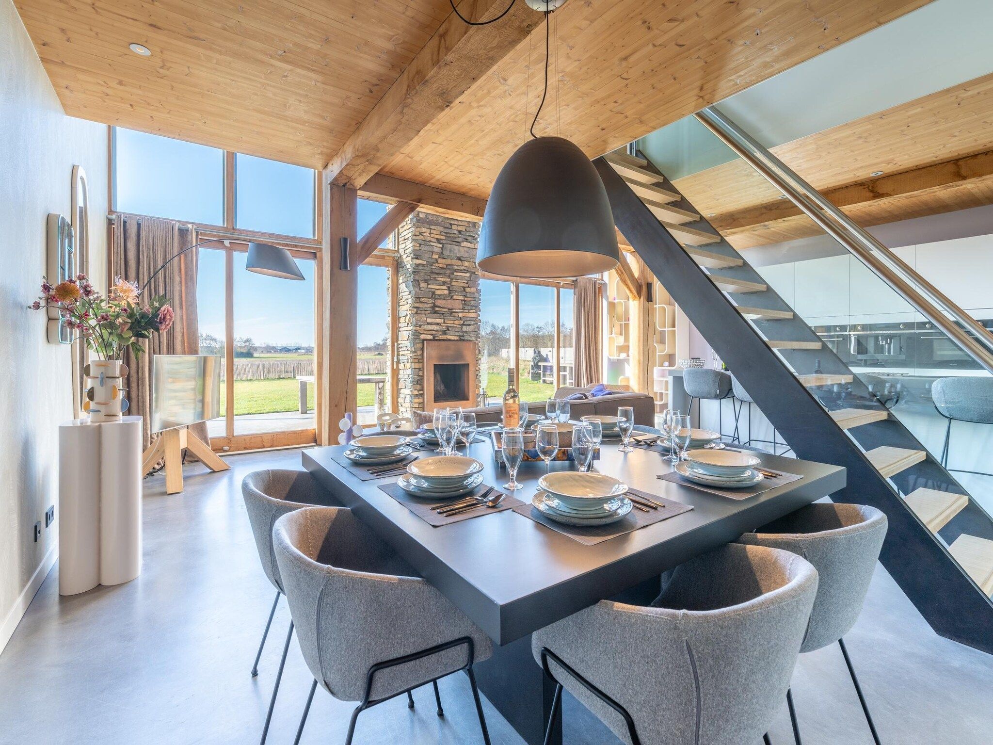 De eetkamer van Villa Buytenplaats 189 in De Koog