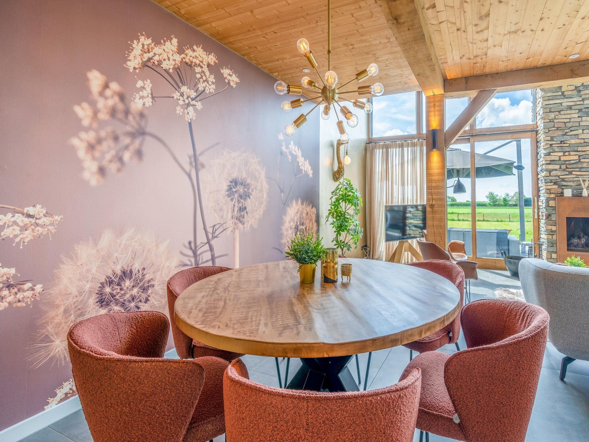 De eetkamer van Villa Buytenplaats 187 in De Koog