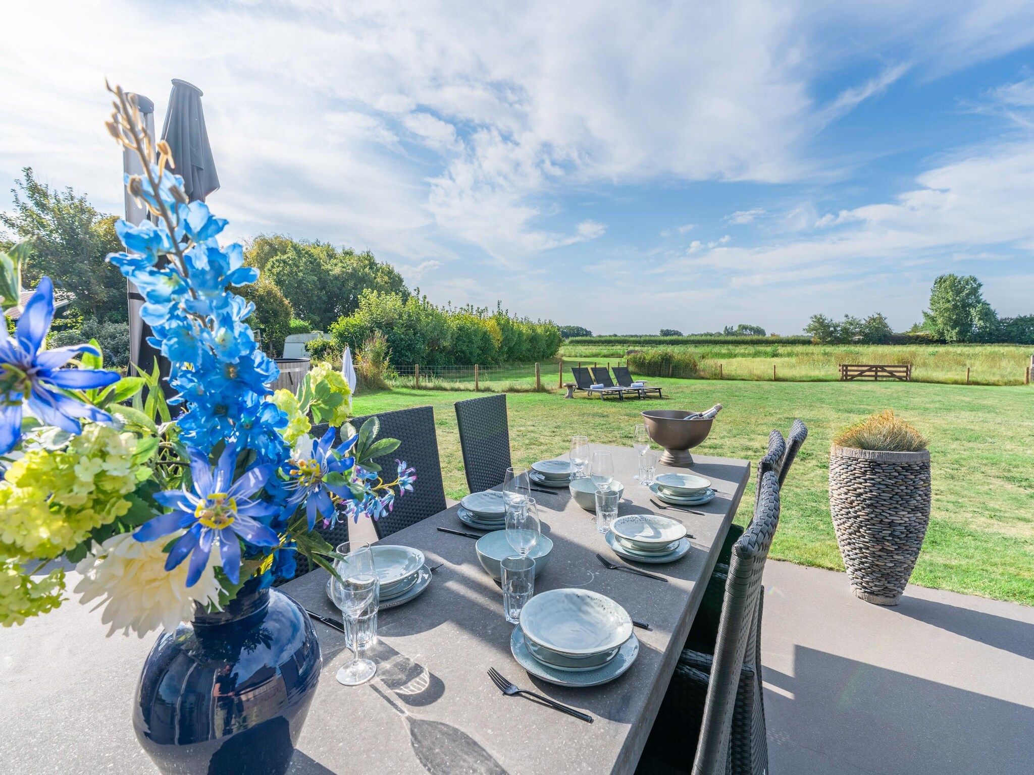 Het terras van Villa Buytenplaats 187 in De Koog