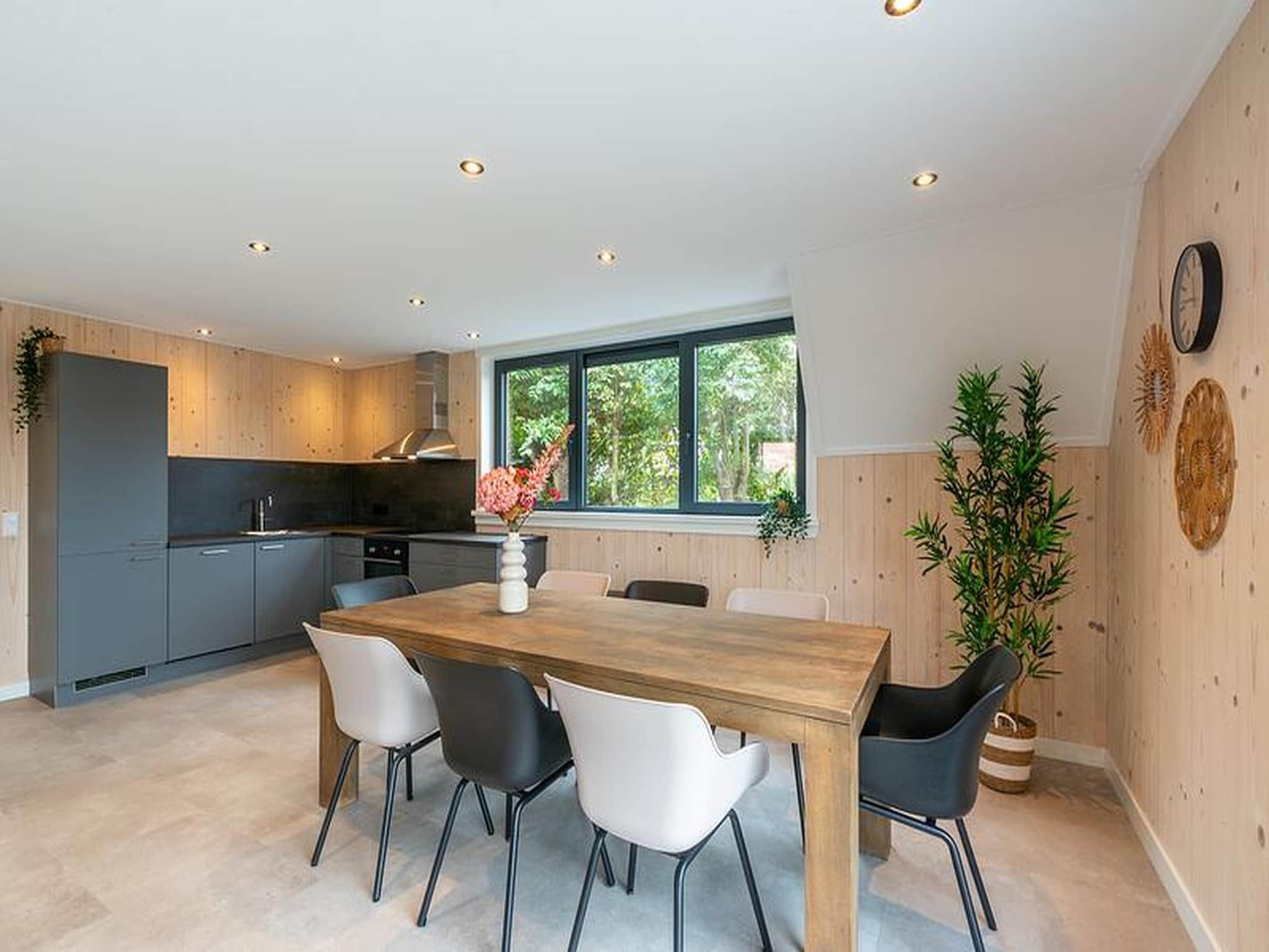 De eetkamer van Sandepark 113 in Groote Keeten