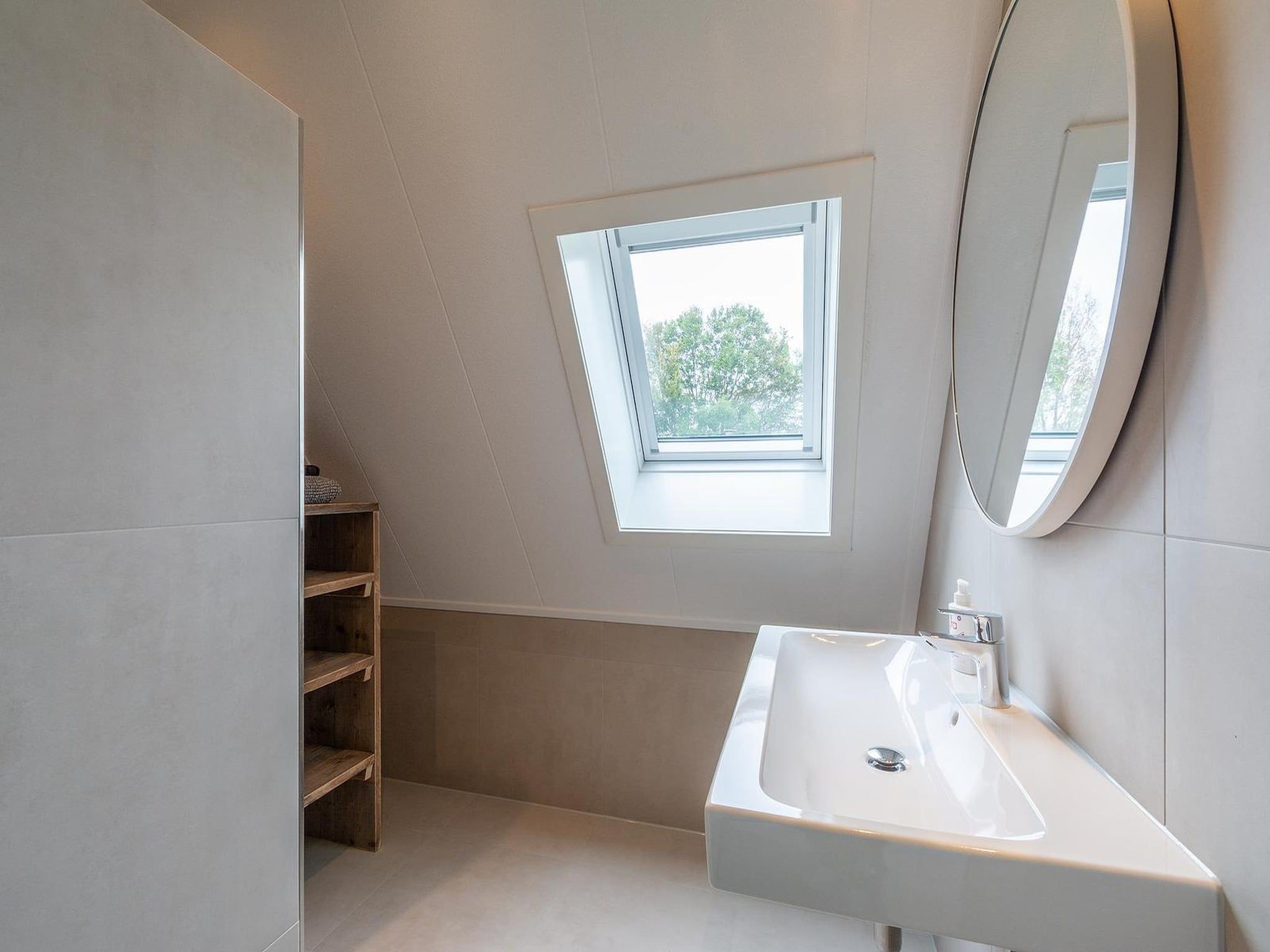 De badkamer van Sandepark 113 in Groote Keeten