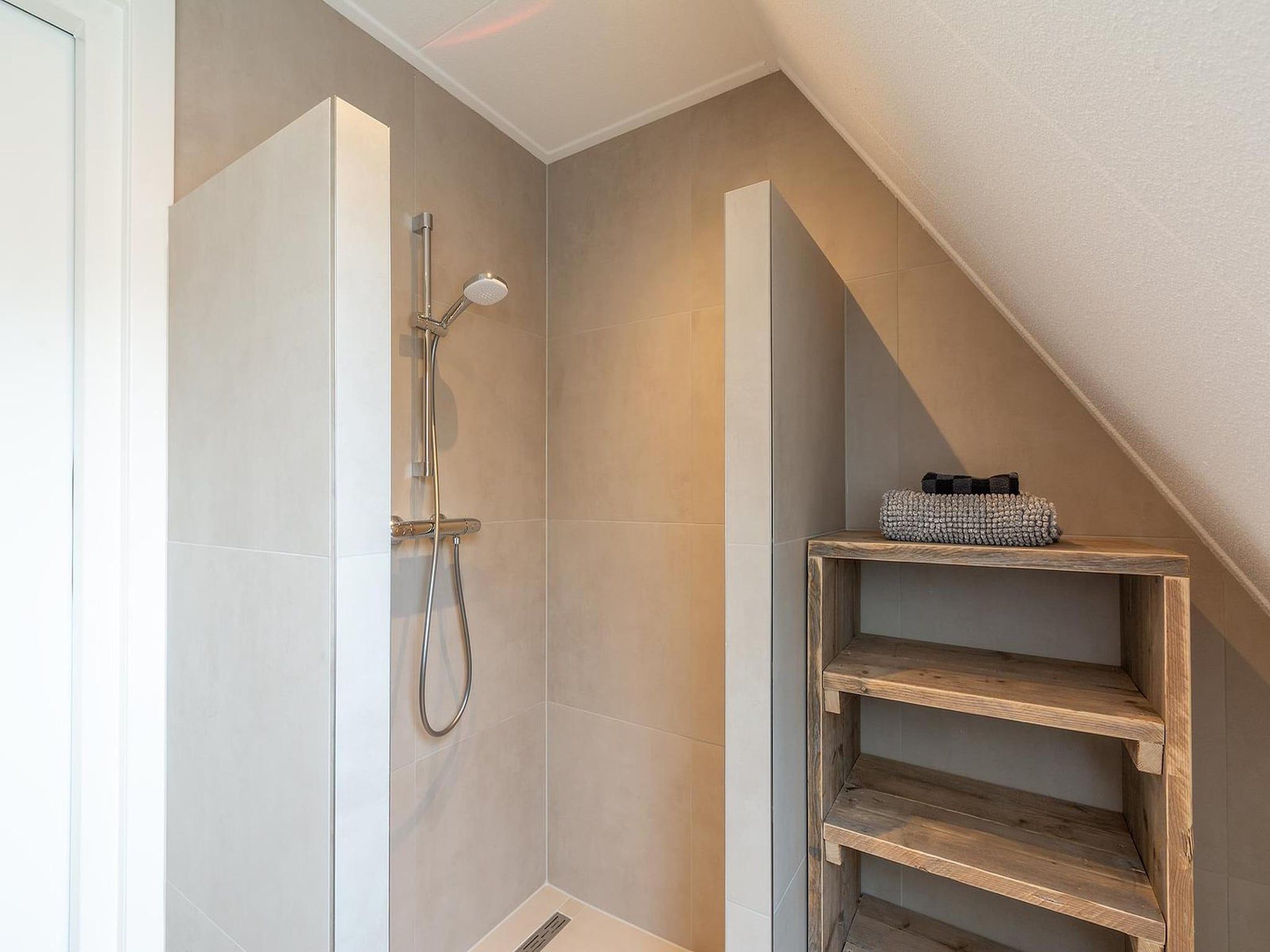 De badkamer van Sandepark 113 in Groote Keeten