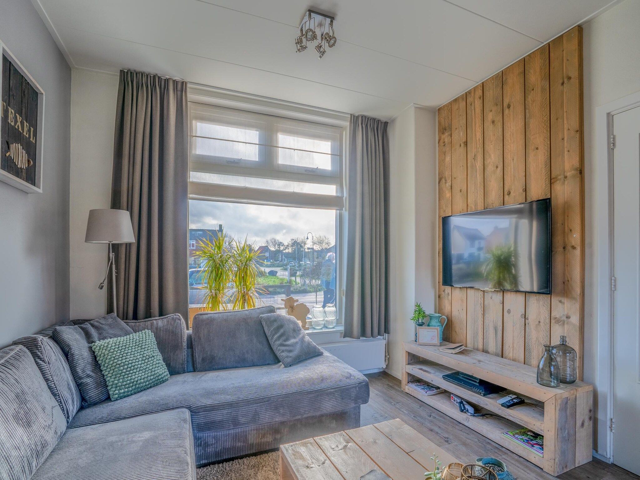 De woonkamer van Brink 24 - De Bosruiter in De Koog