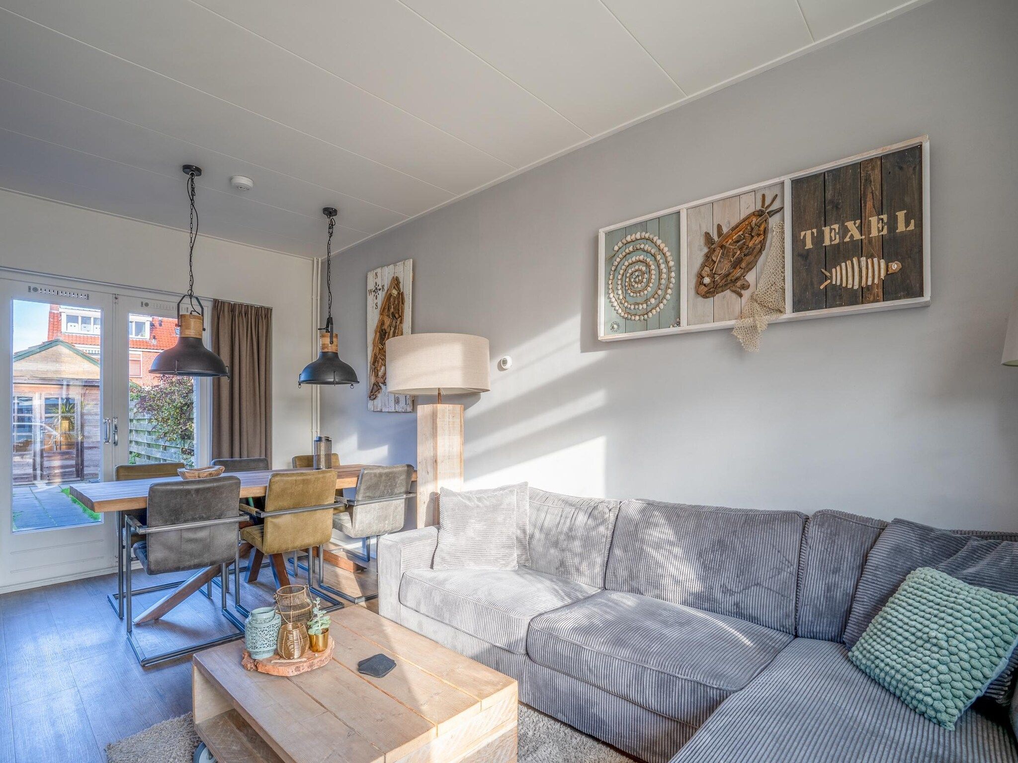 De woonkamer van Brink 24 - De Bosruiter in De Koog